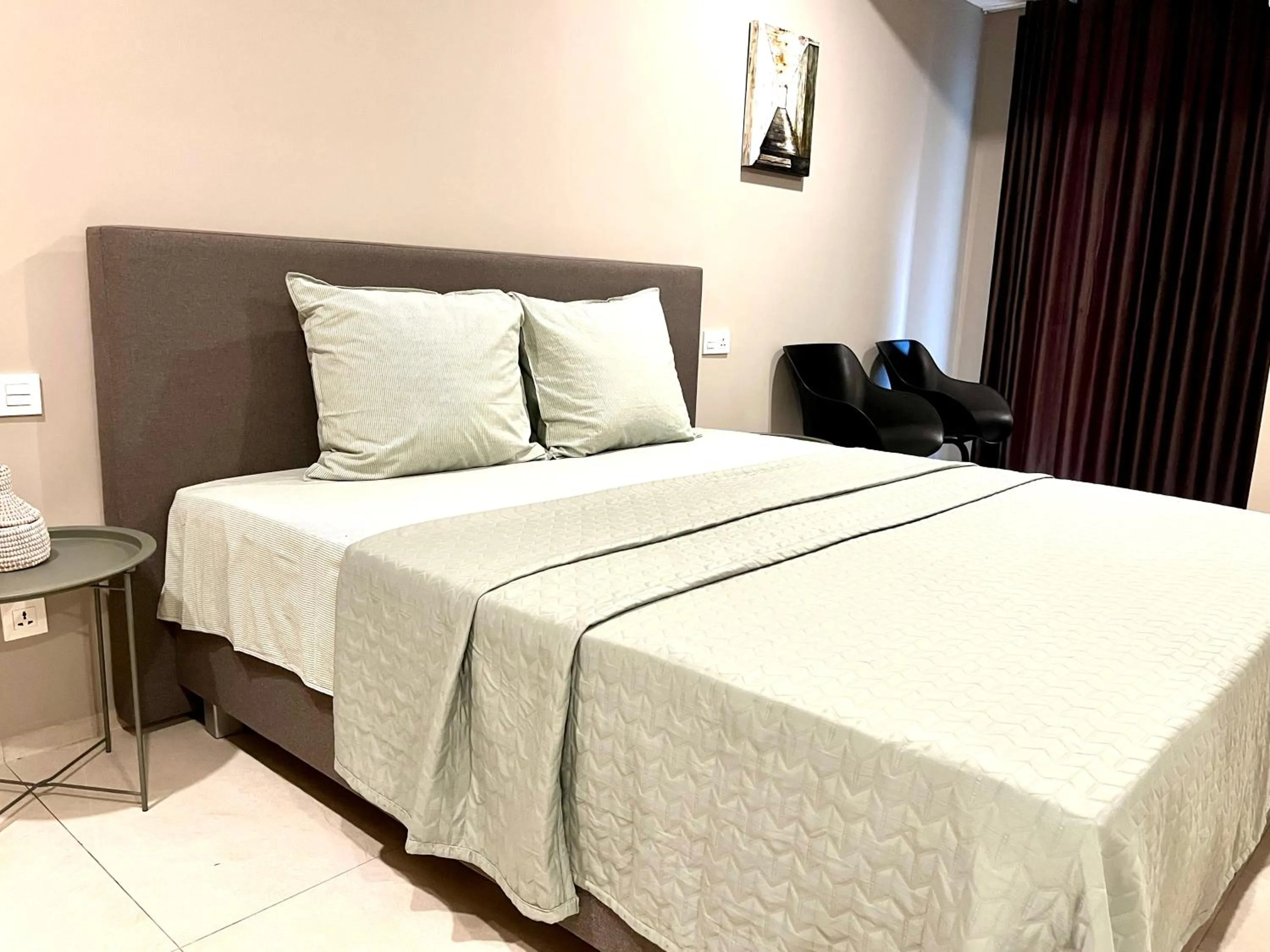 Bedroom, Bed in Kololi Sands Apartments