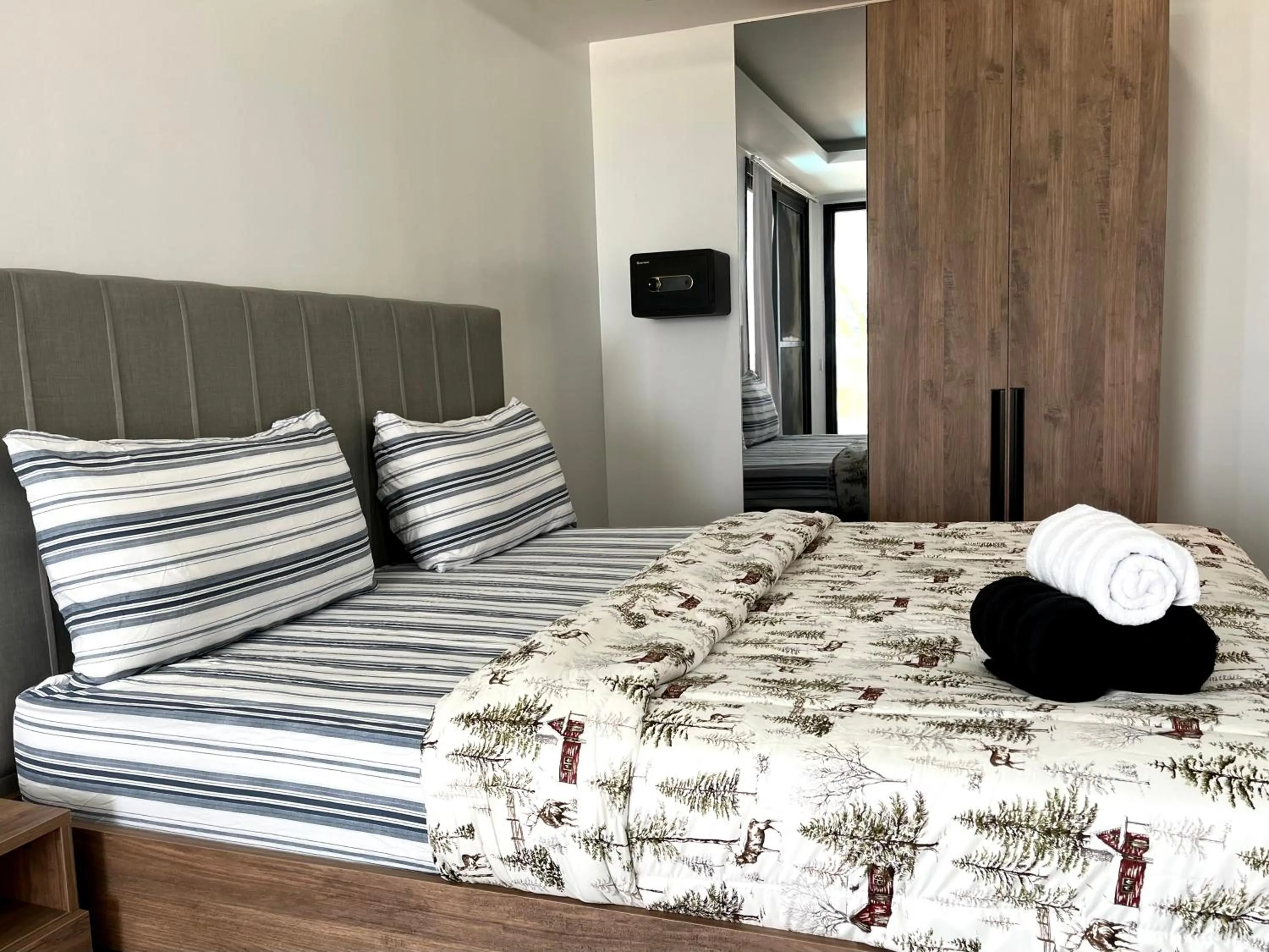 Bedroom, Bed in Kololi Sands Apartments