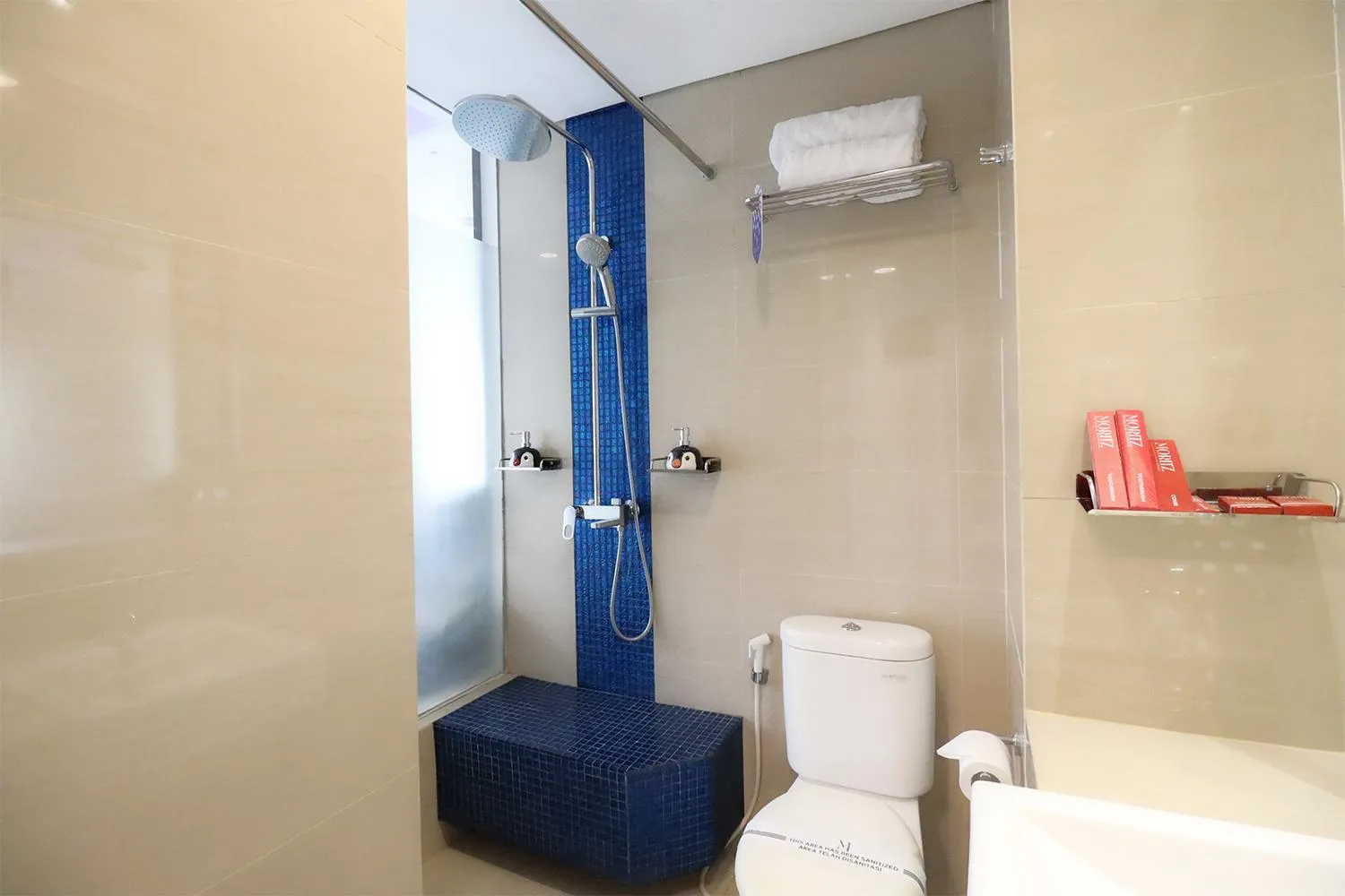 Bathroom in Everyday Smart Hotel Mayestik