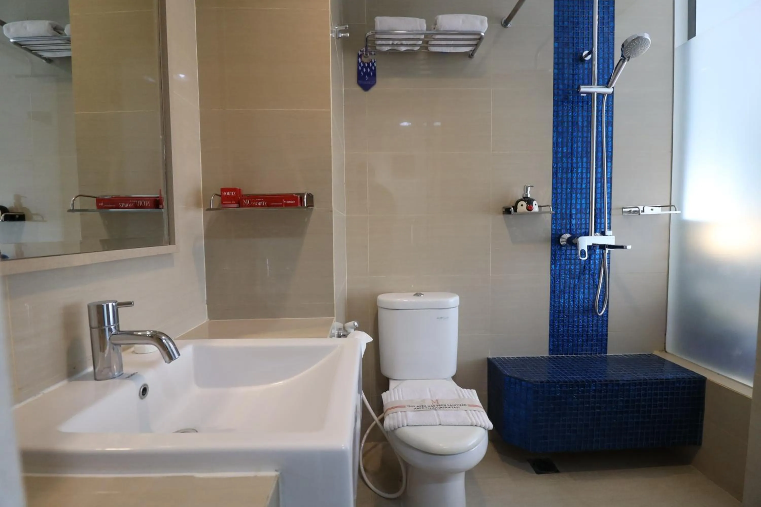 Toilet in Everyday Smart Hotel Mayestik