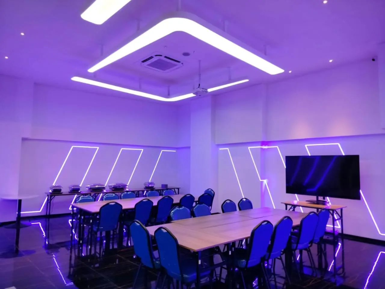 Meeting/conference room in Everyday Smart Hotel Mayestik