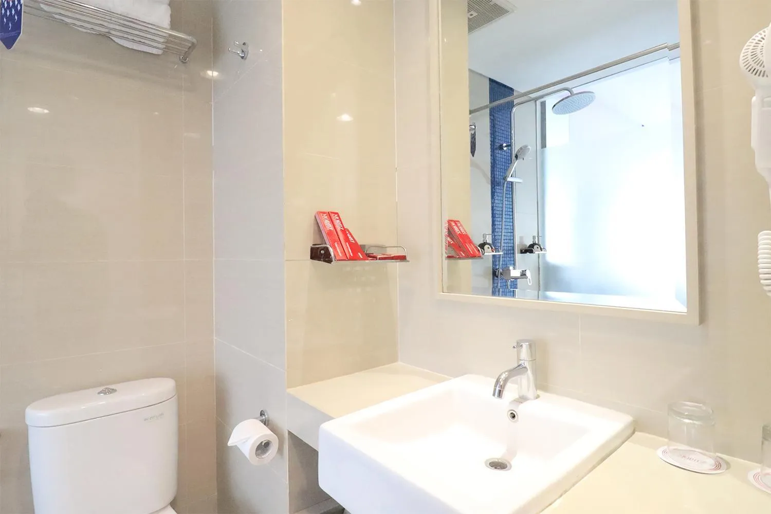 Bathroom in Everyday Smart Hotel Mayestik