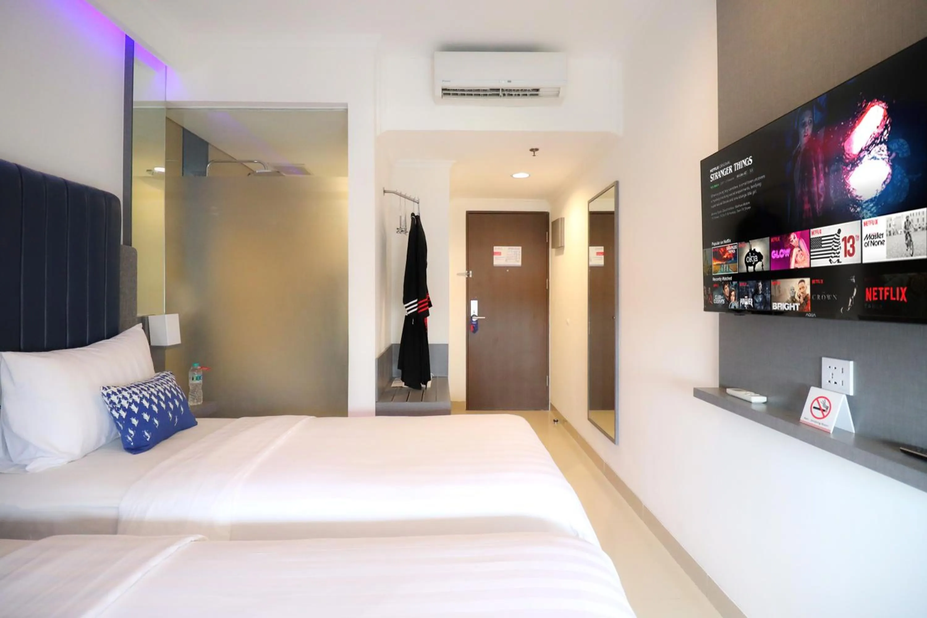 Bedroom, Bed in Everyday Smart Hotel Mayestik