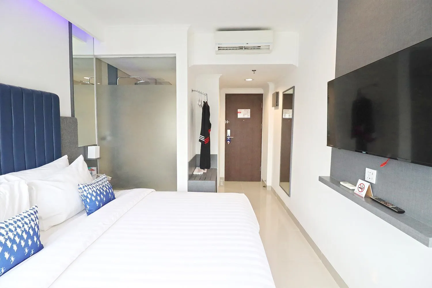 Bedroom, Bed in Everyday Smart Hotel Mayestik