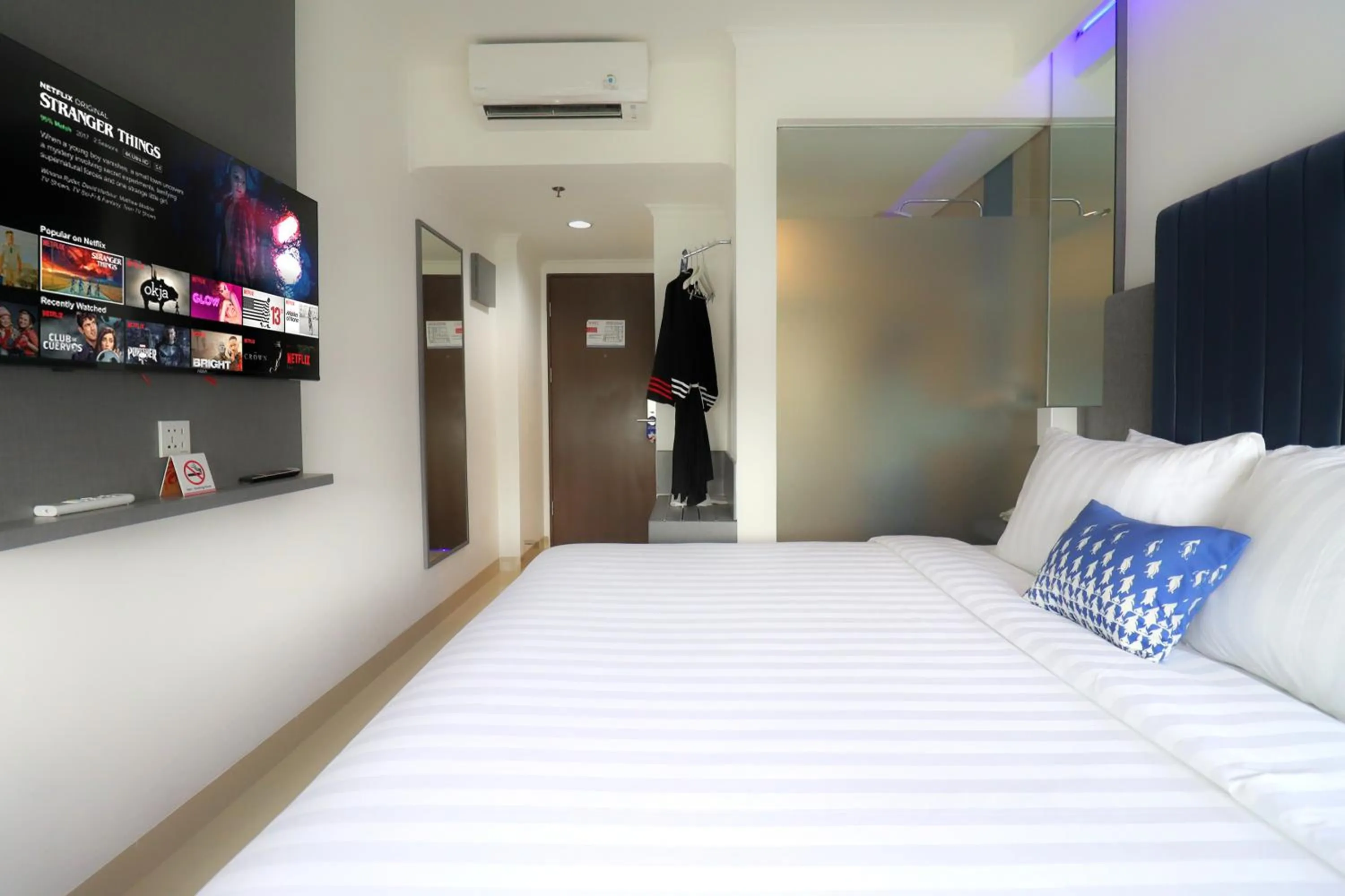 Bedroom, Bed in Everyday Smart Hotel Mayestik