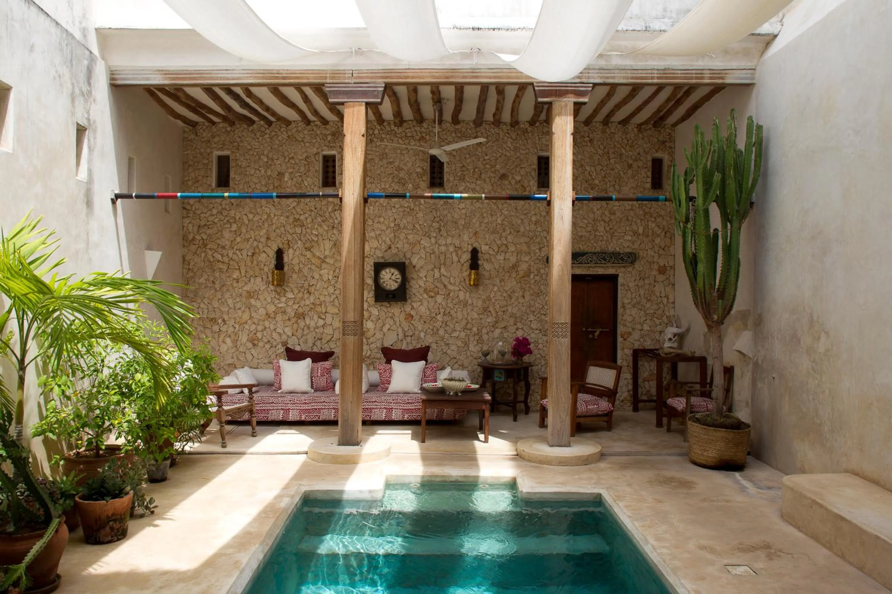 Swimming pool in LAMU HOUSE