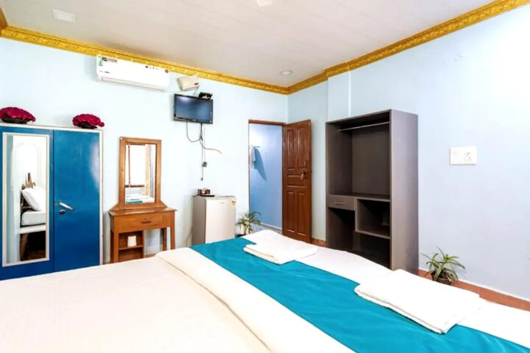 wardrobe in Casanova by the Sea - Just a walk away to Canacona Beach