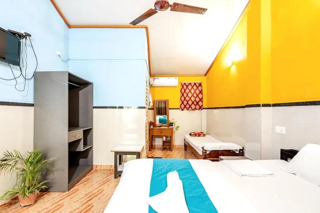 wardrobe in Casanova by the Sea - Just a walk away to Canacona Beach