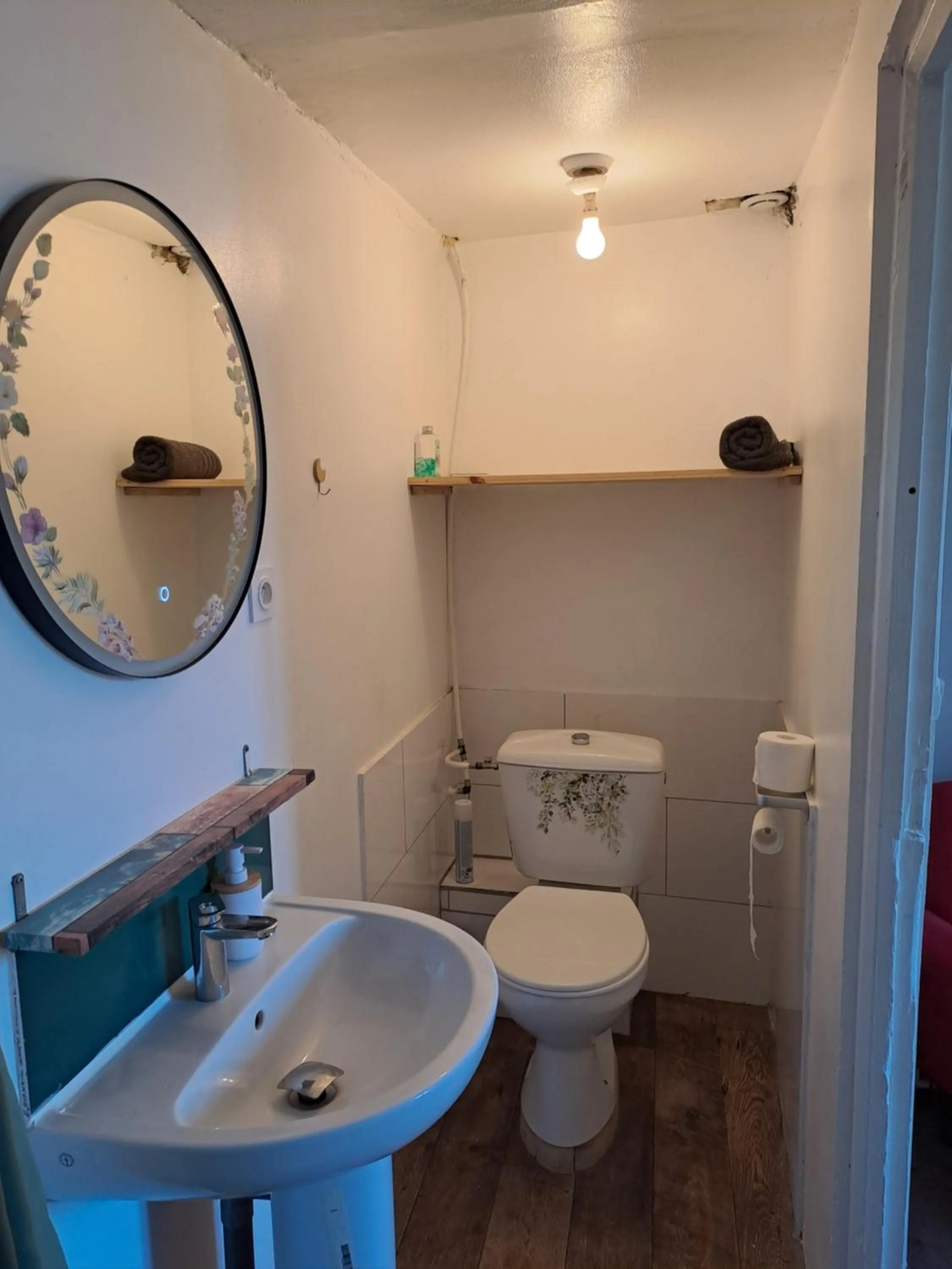 Toilet in Kilomètre 99