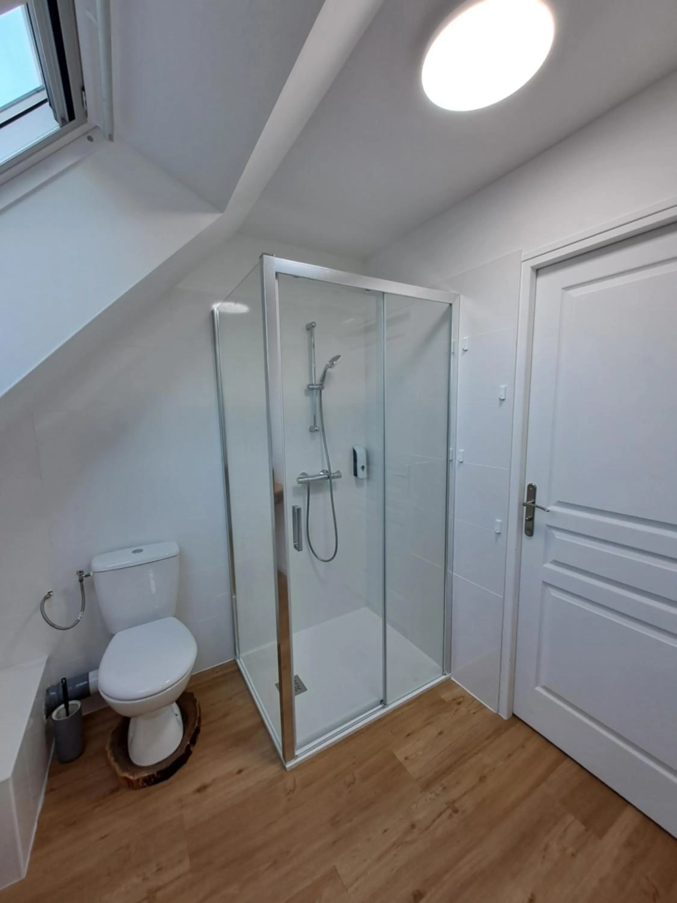 Shower in Kilomètre 99