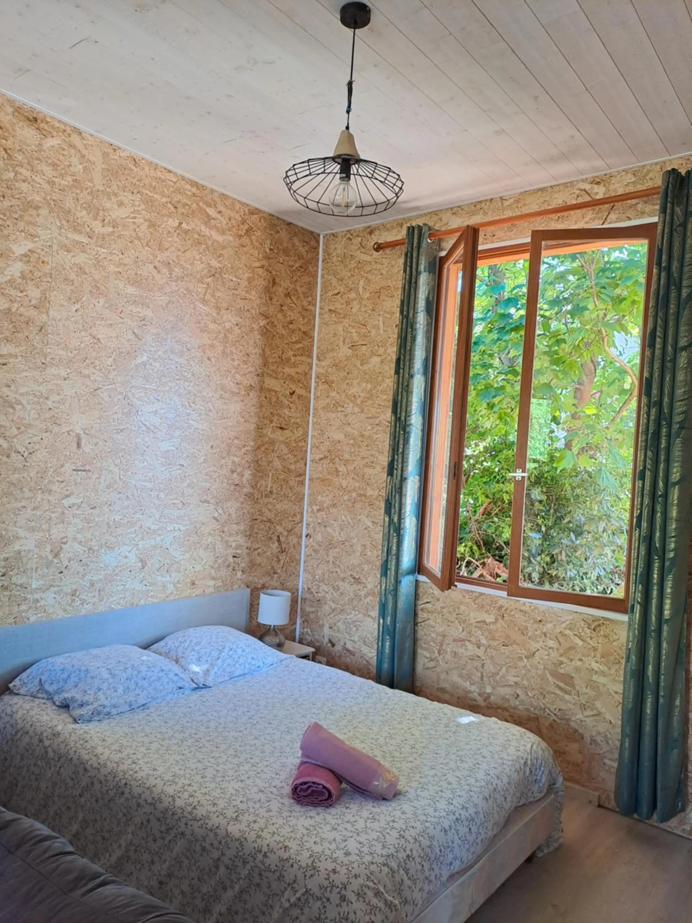 Bed in Kilomètre 99