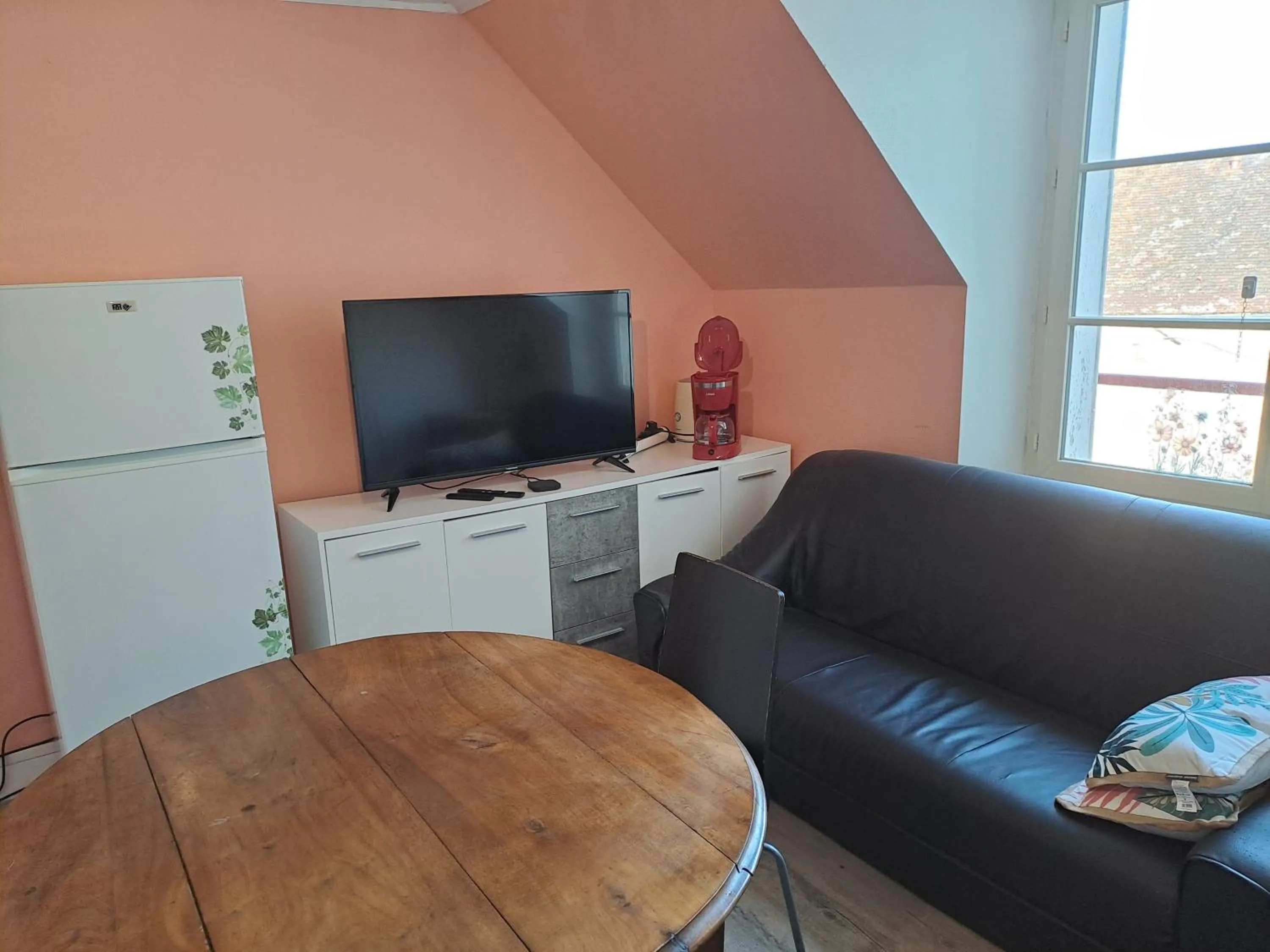 TV and multimedia in Kilomètre 99