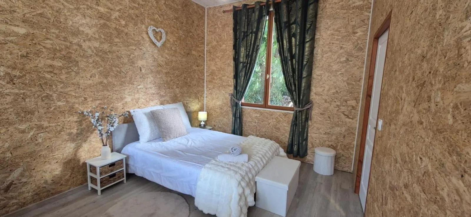 Bedroom, Bed in Kilomètre 99