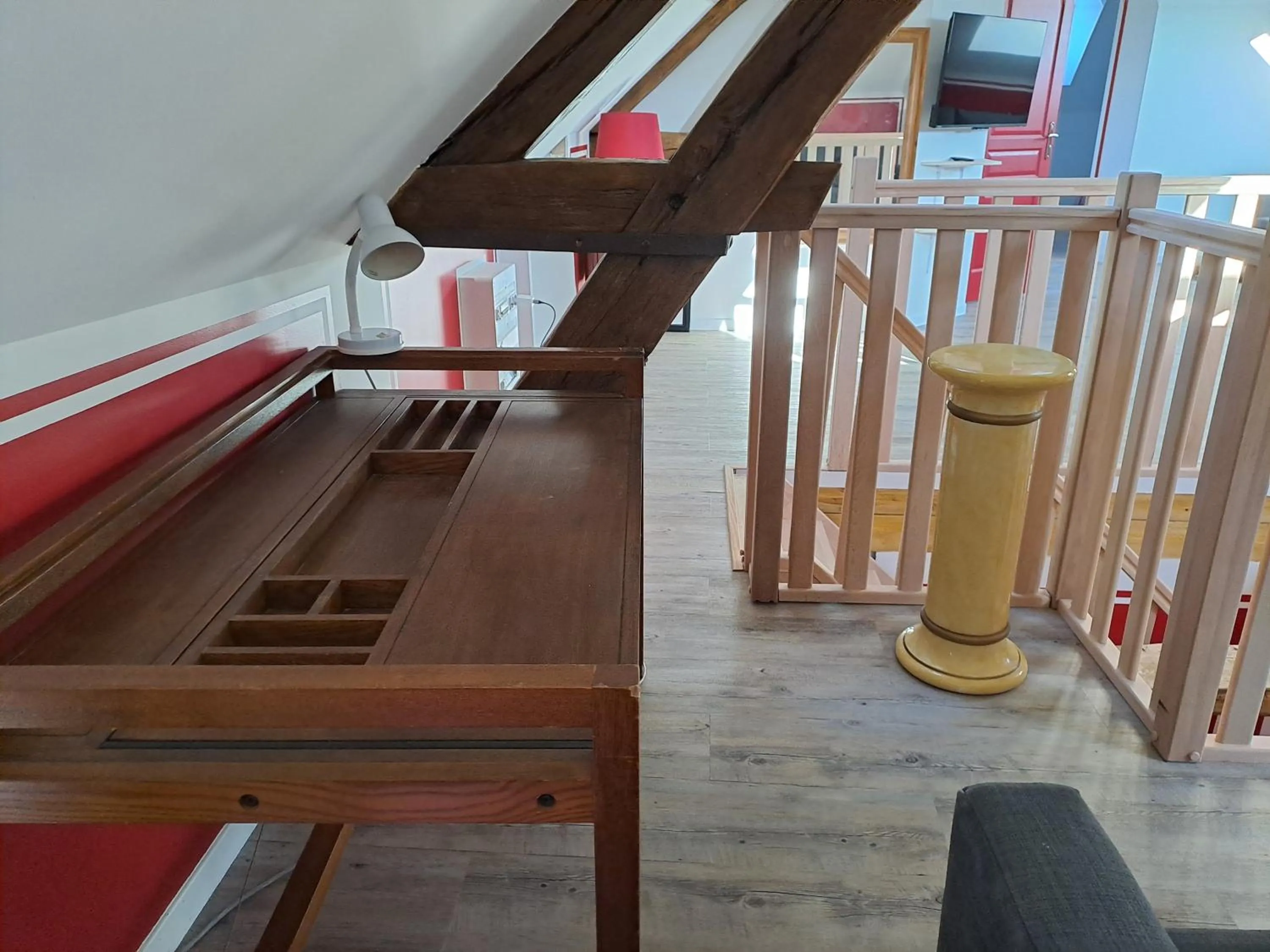 Seating area in Kilomètre 99