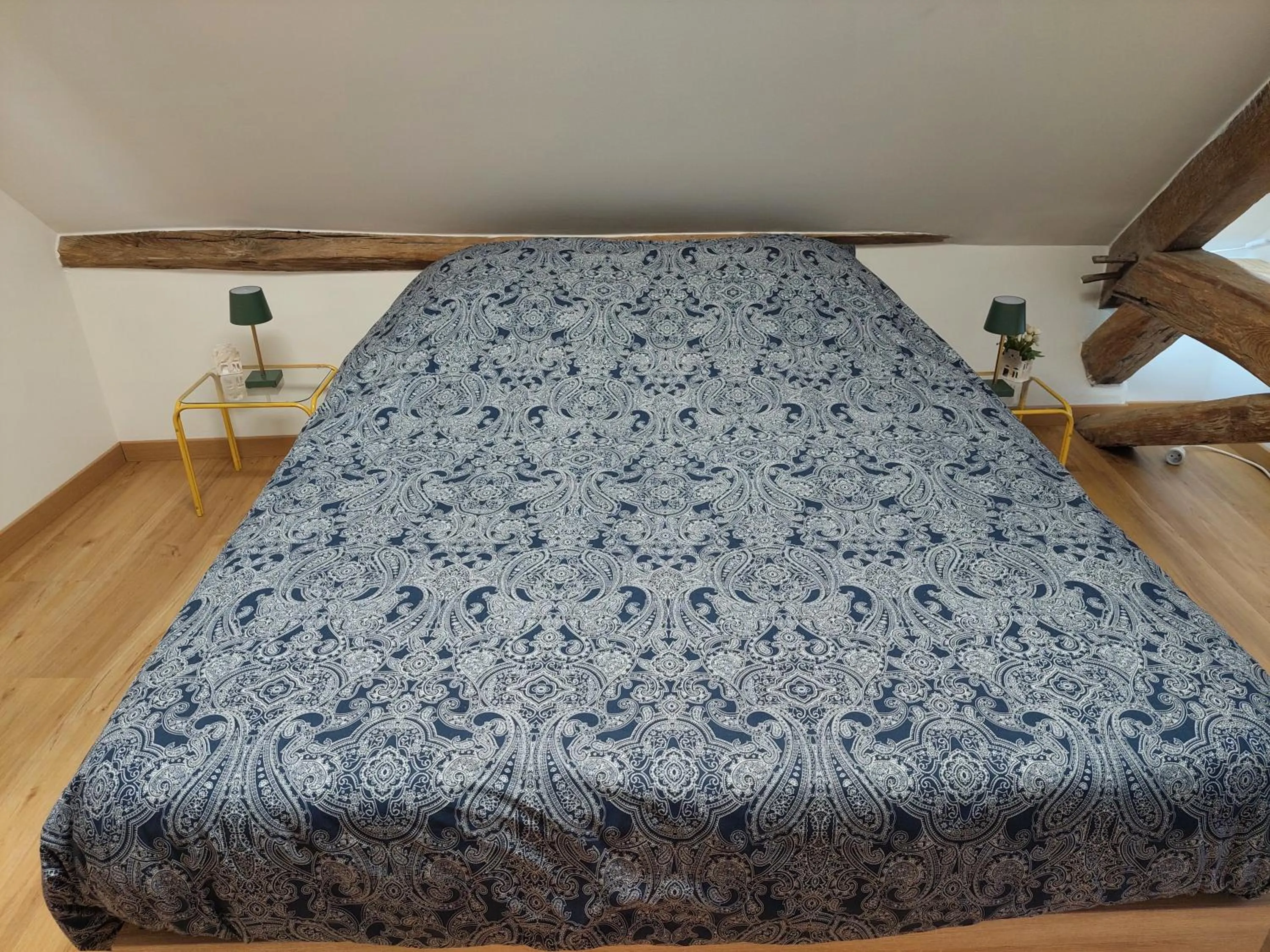 Photo of the whole room, Bed in Kilomètre 99