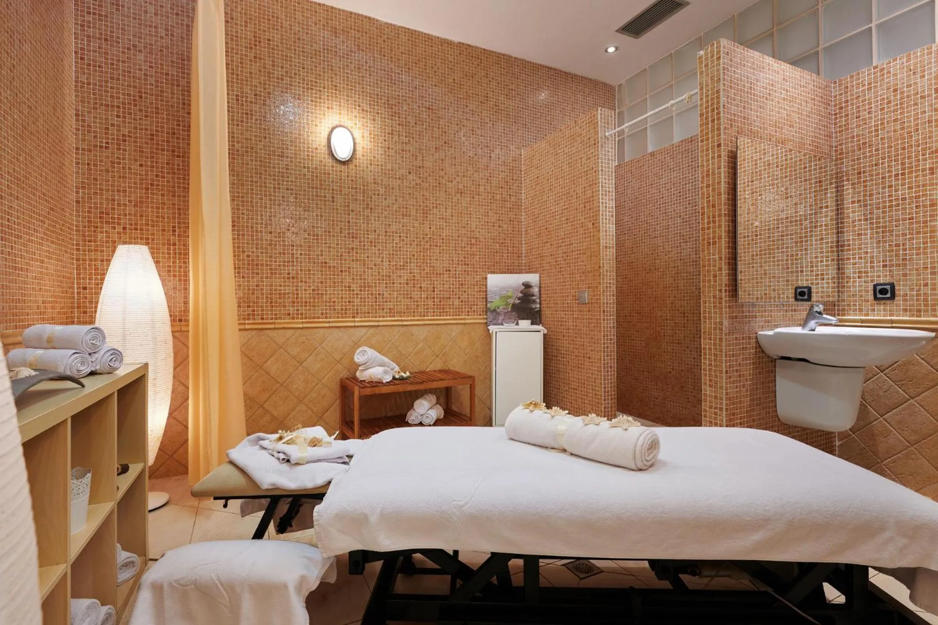 Massage, Bed in Grupotel Gran Vista & Spa