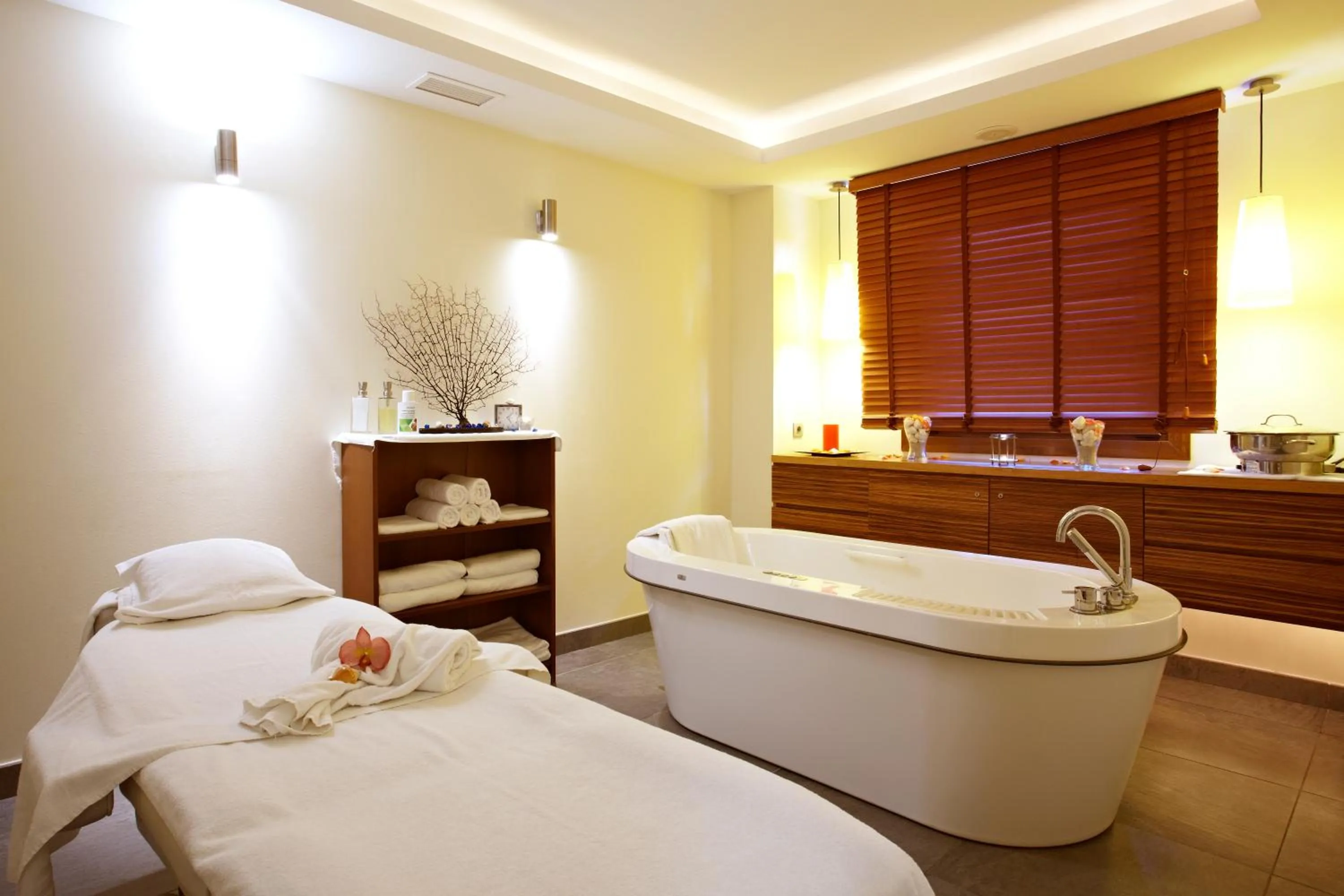 Spa and wellness centre/facilities in Grupotel Aguait Resort & Spa - Adults Only