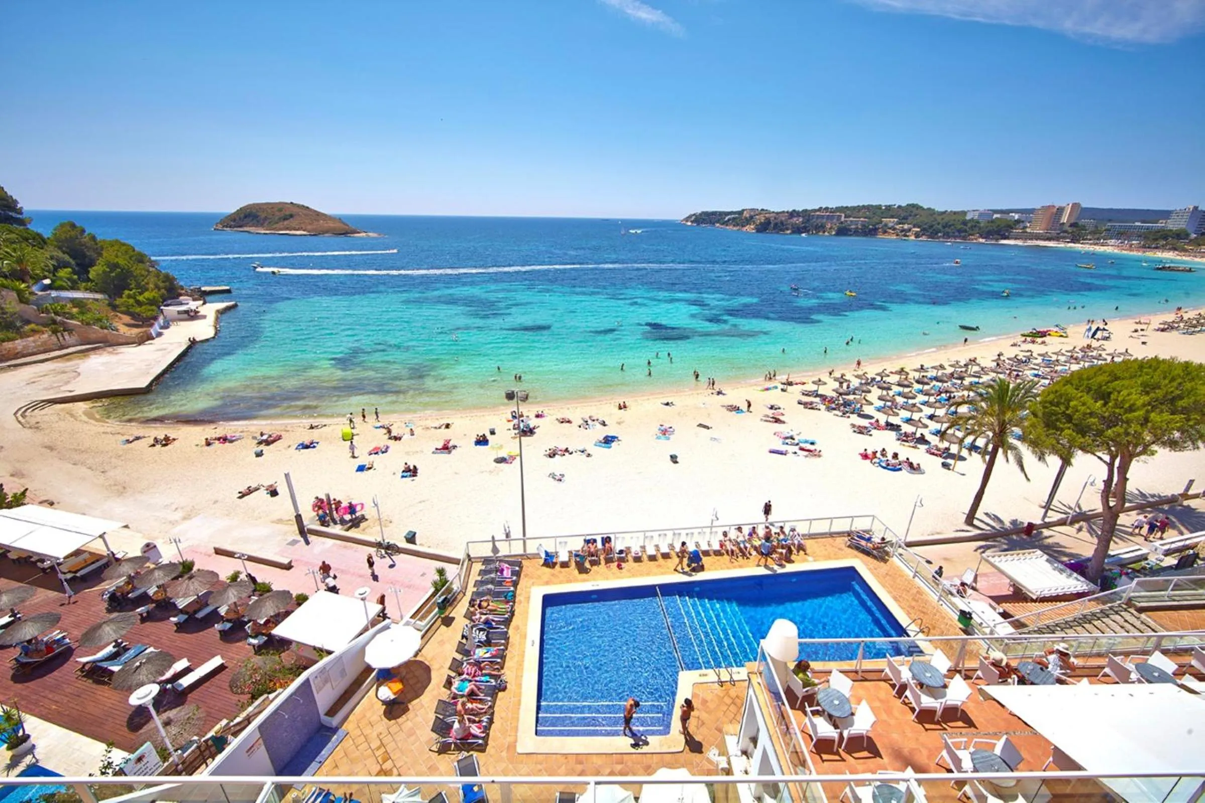 Photo of the whole room in Flamboyan Caribe Hotel & Spa