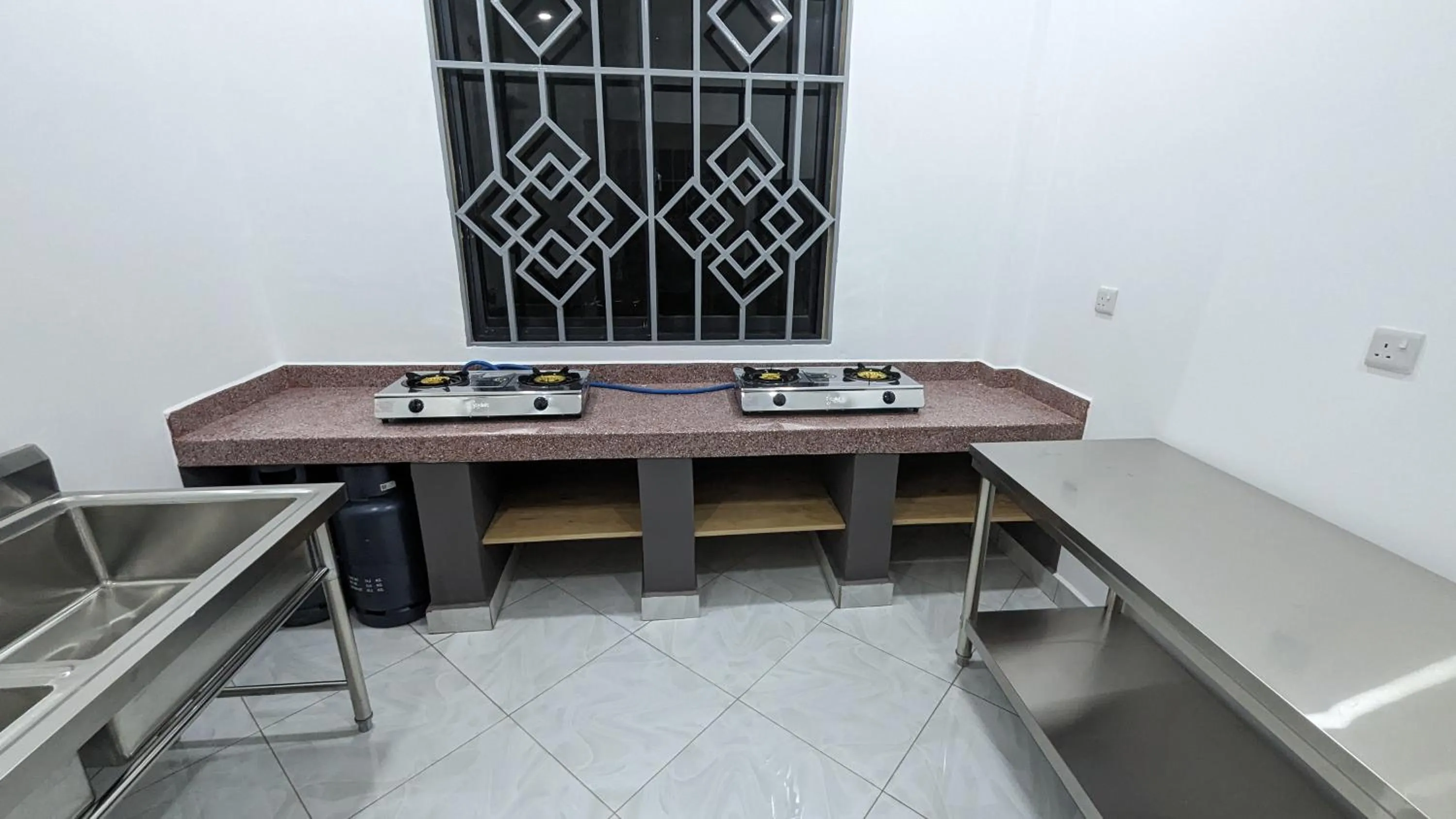 Kitchen or kitchenette in Mufasa city Hostel and Apartments