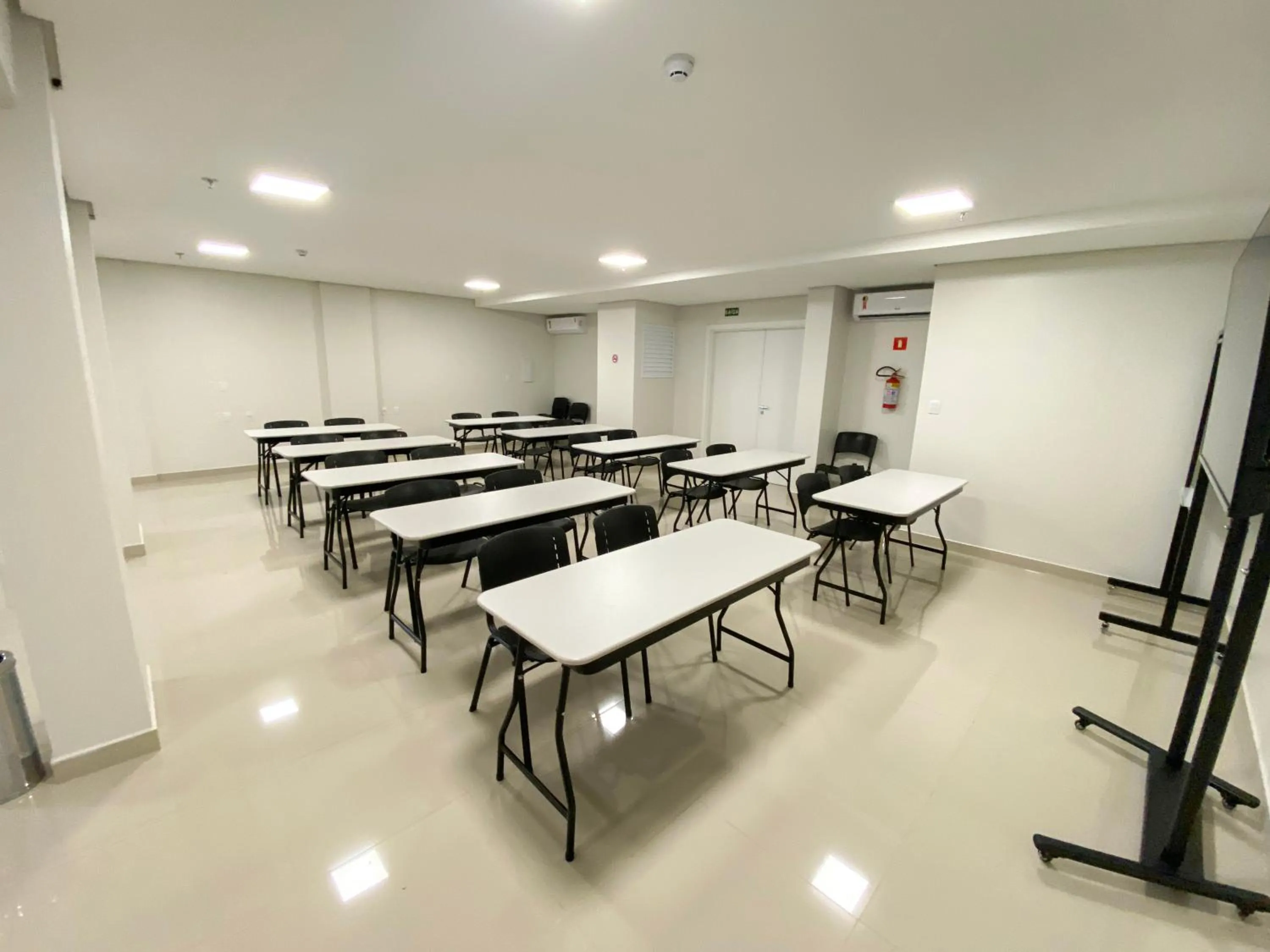 Meeting/conference room in Trento Hotel Guaíra by Unna