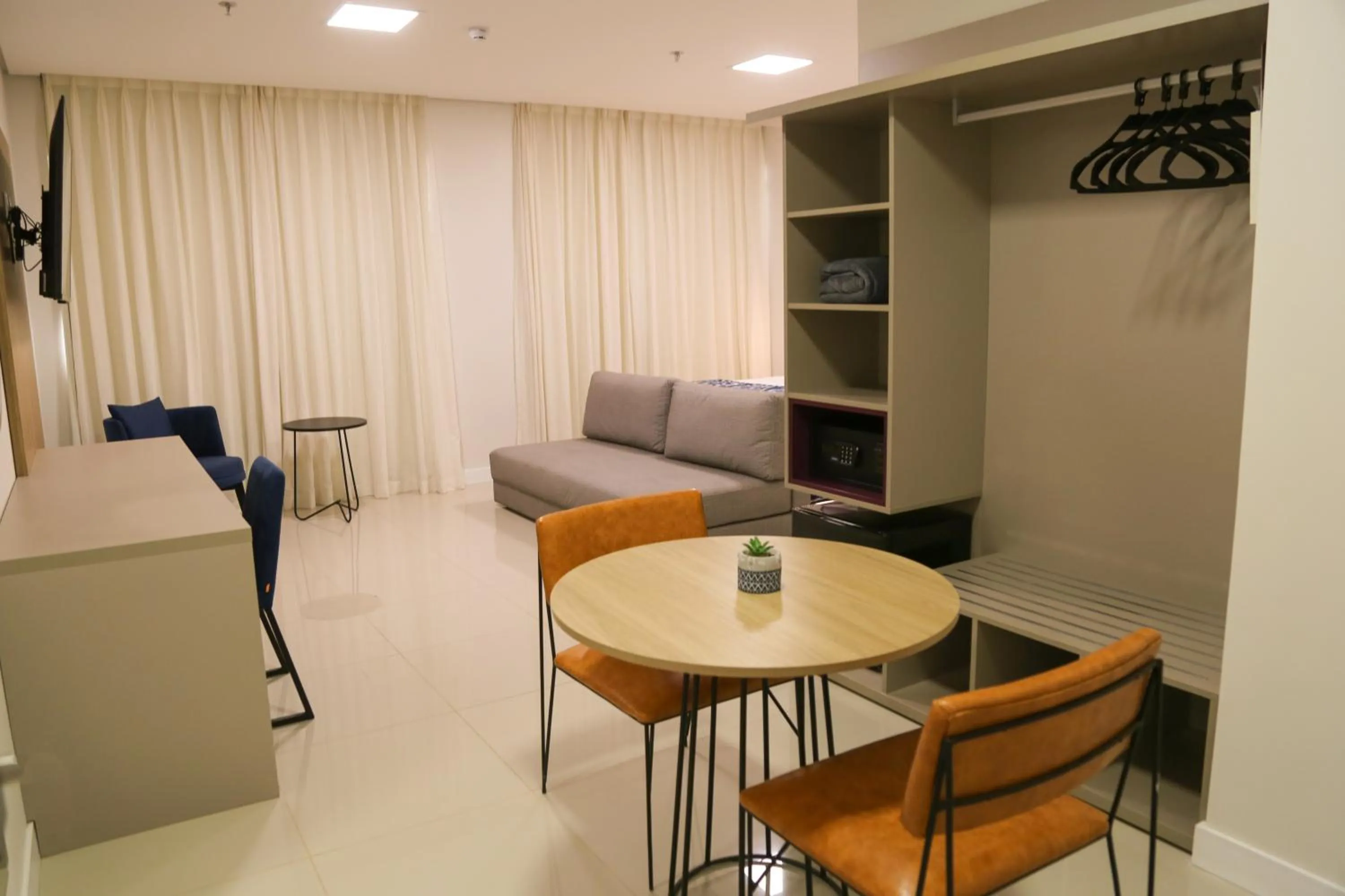 Living room in Trento Hotel Guaíra by Unna