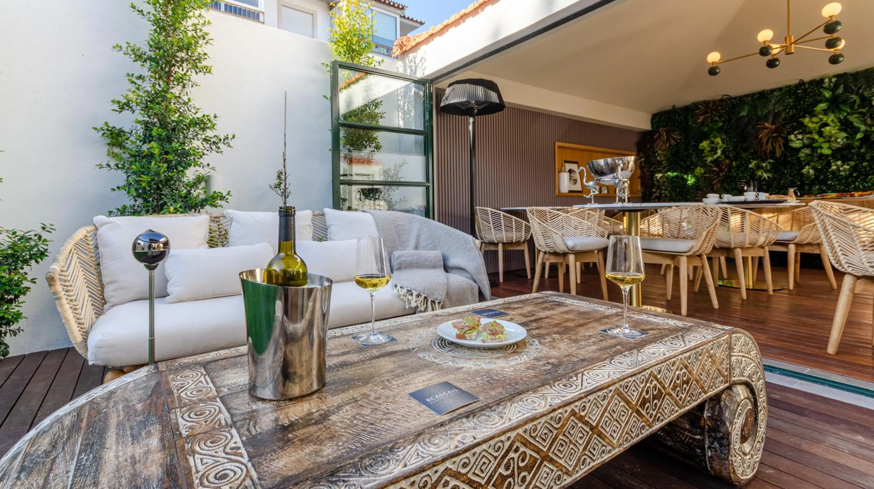 Garden in BCascais Boutique House by APT IIN Cascais Center