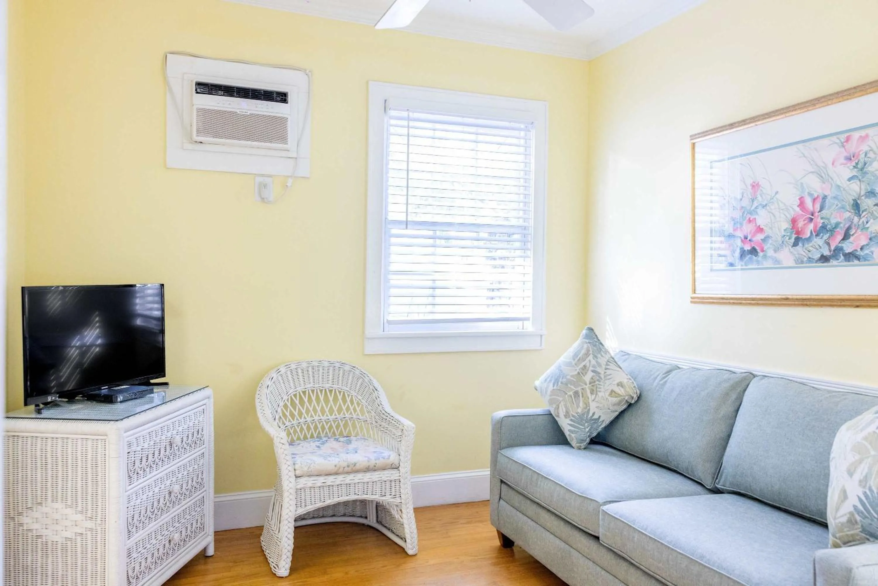 Deluxe King with Balcony - at James House with Parking!