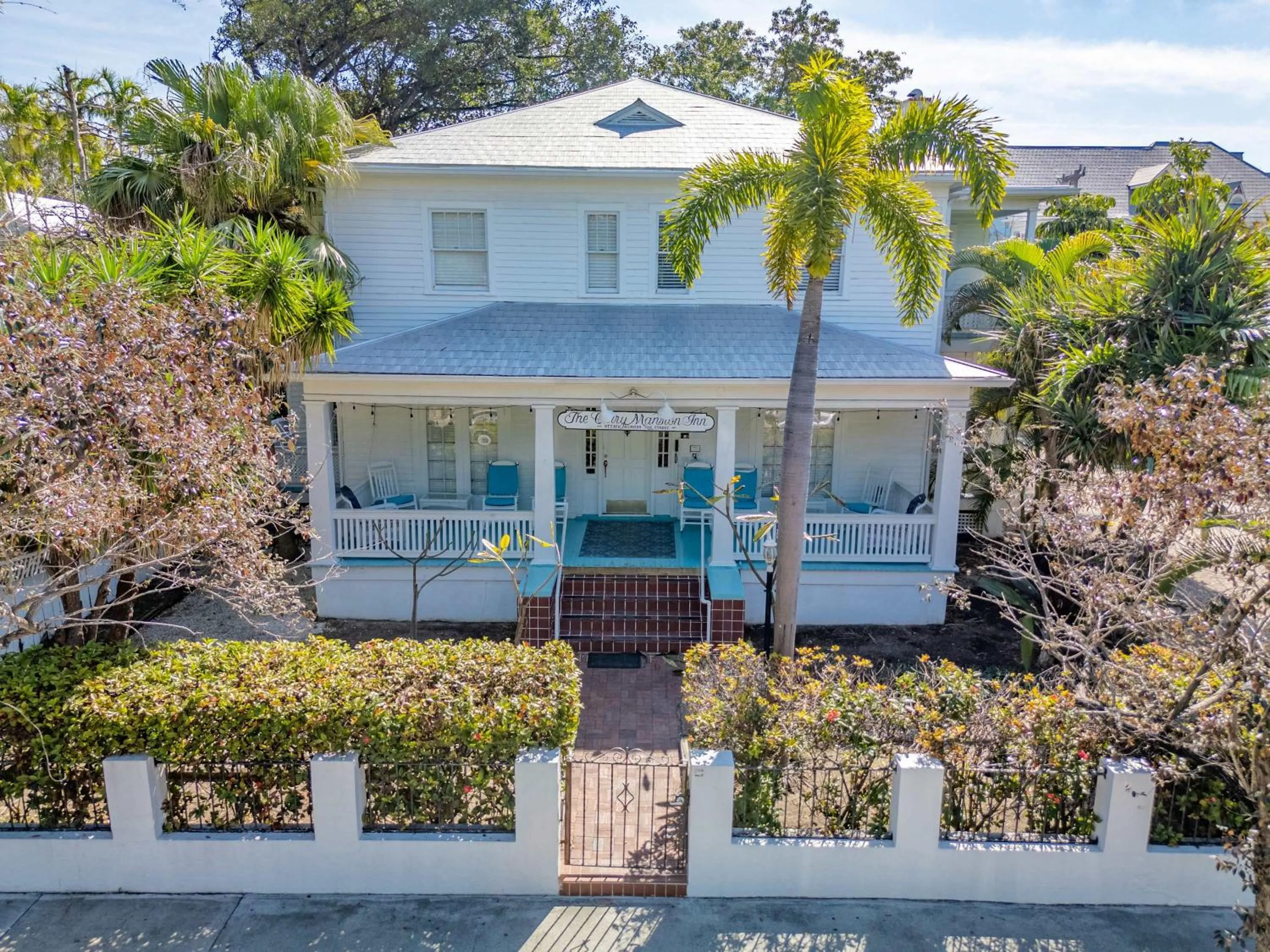 Deluxe King with Balcony - at James House with Parking!