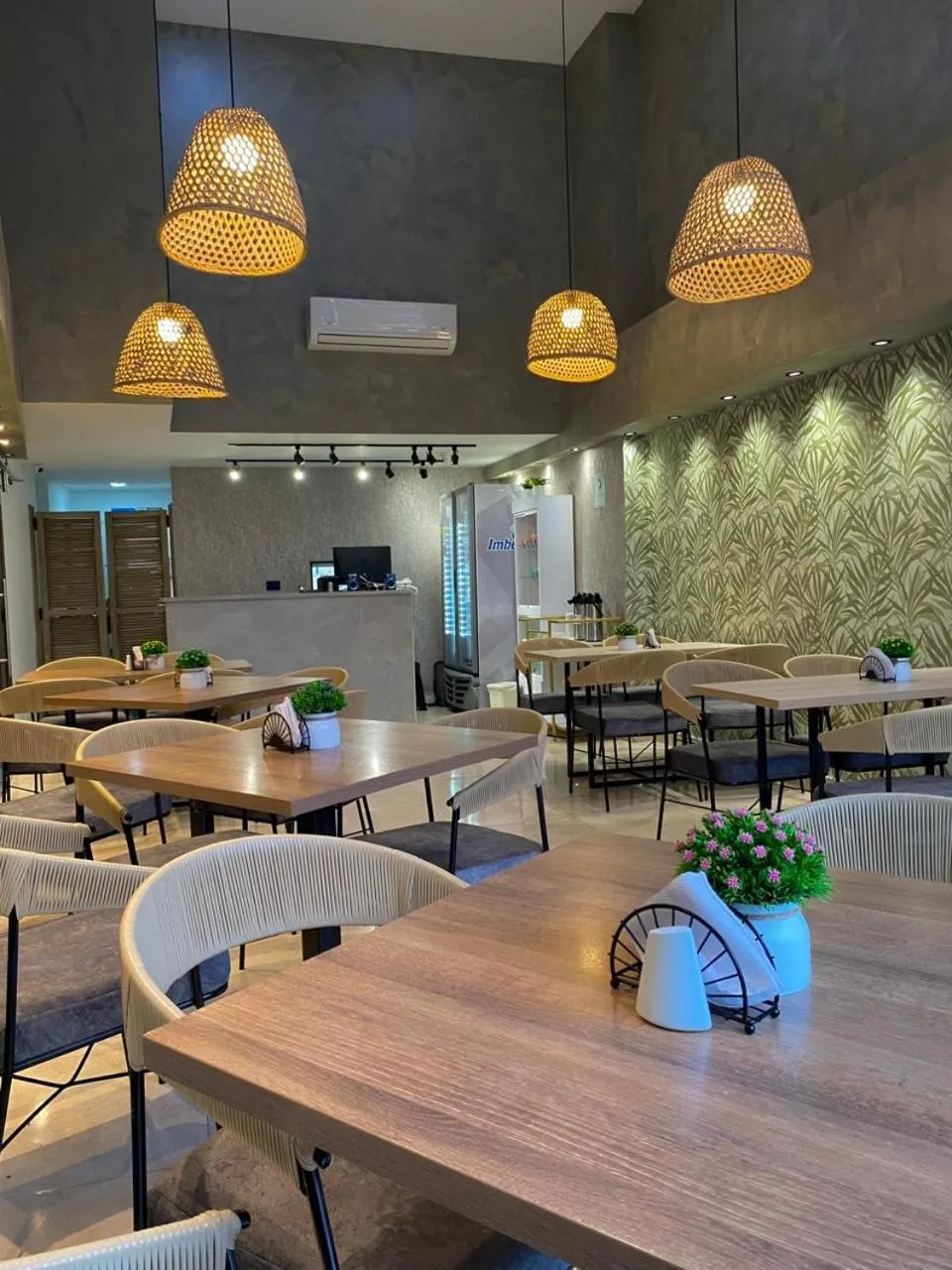 Restaurant/places to eat in Street 55 Hotel