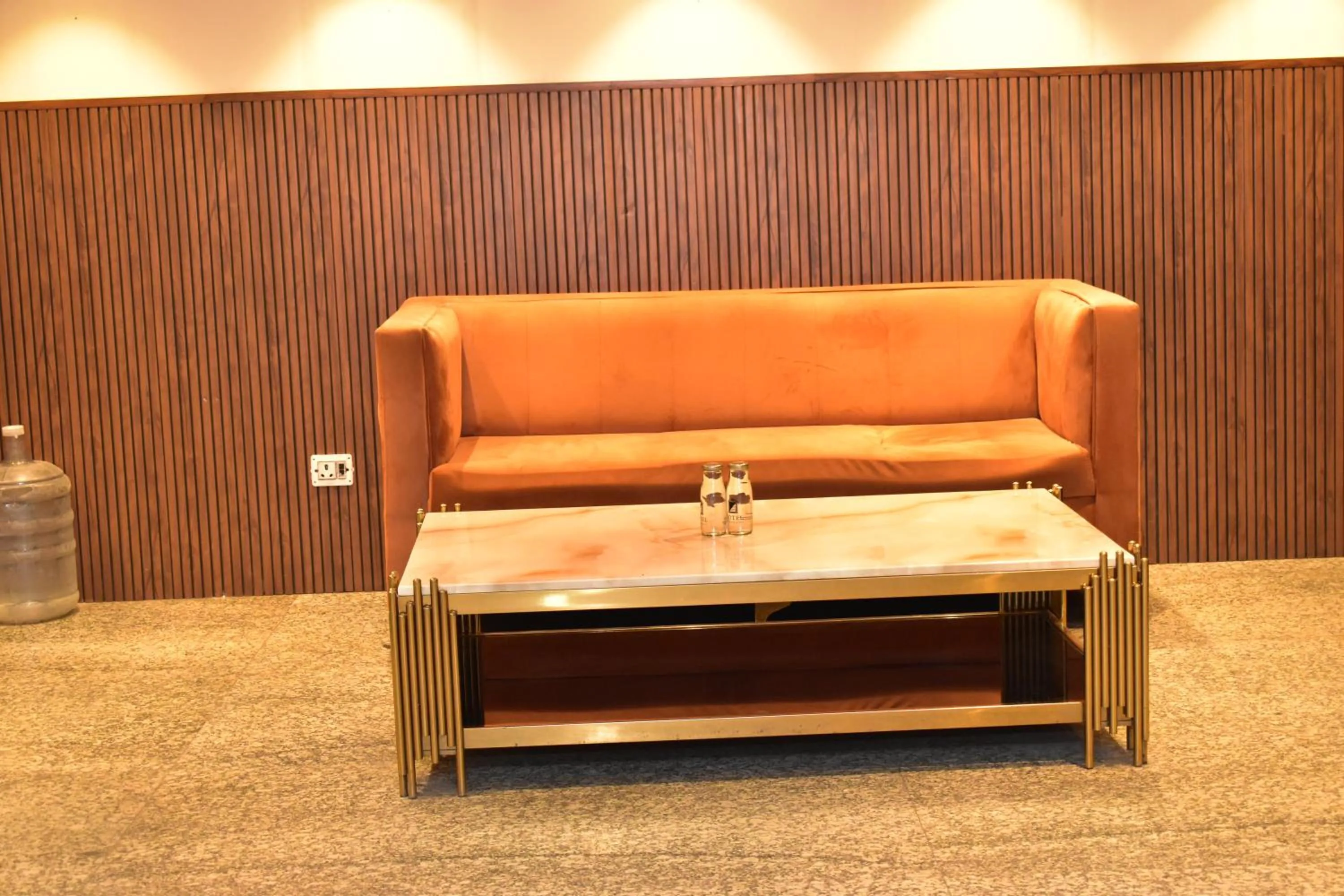 Living room in Qotel Comfort Golden Saffron Punjabi Bagh New Delhi