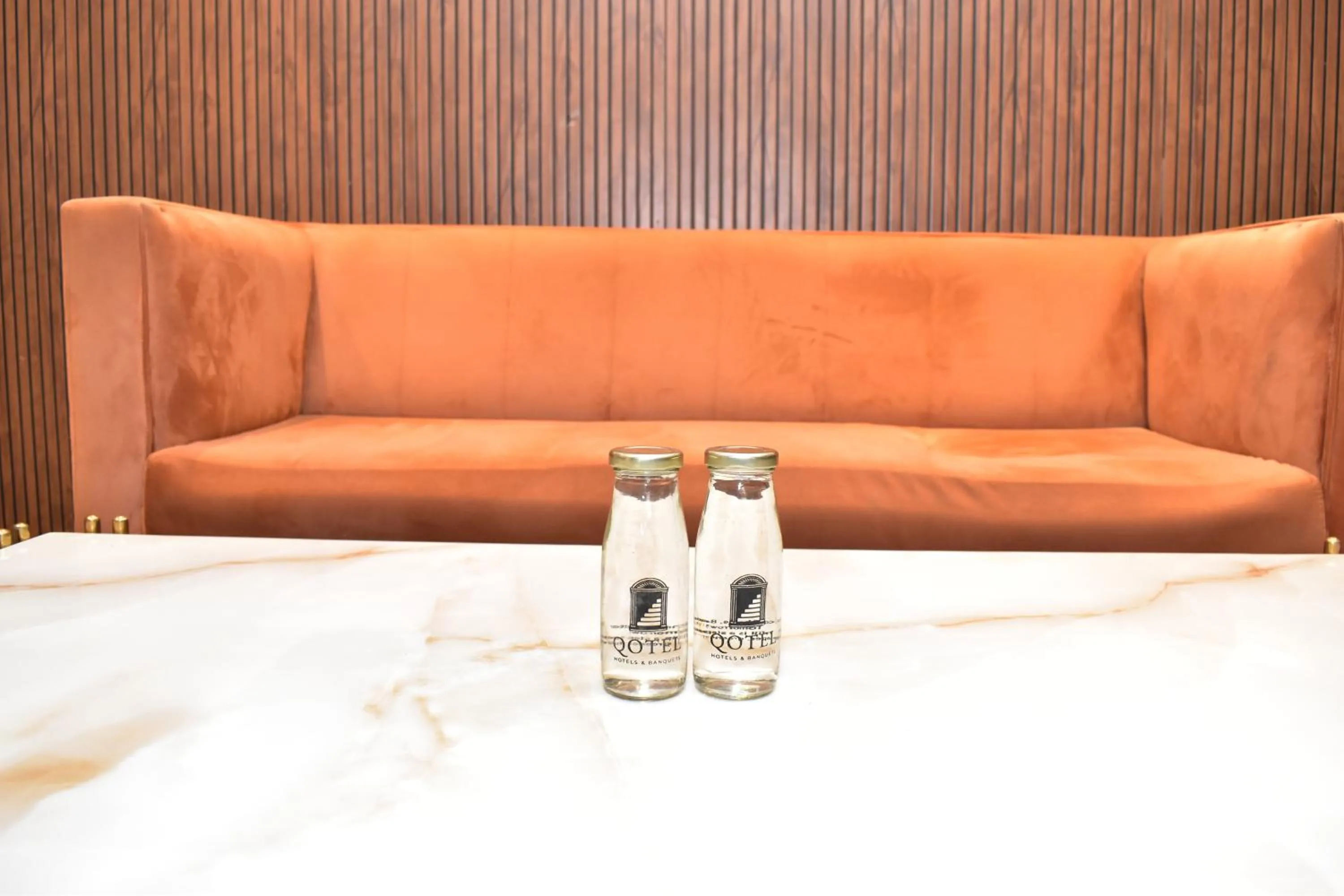 Living room in Qotel Comfort Golden Saffron Punjabi Bagh New Delhi