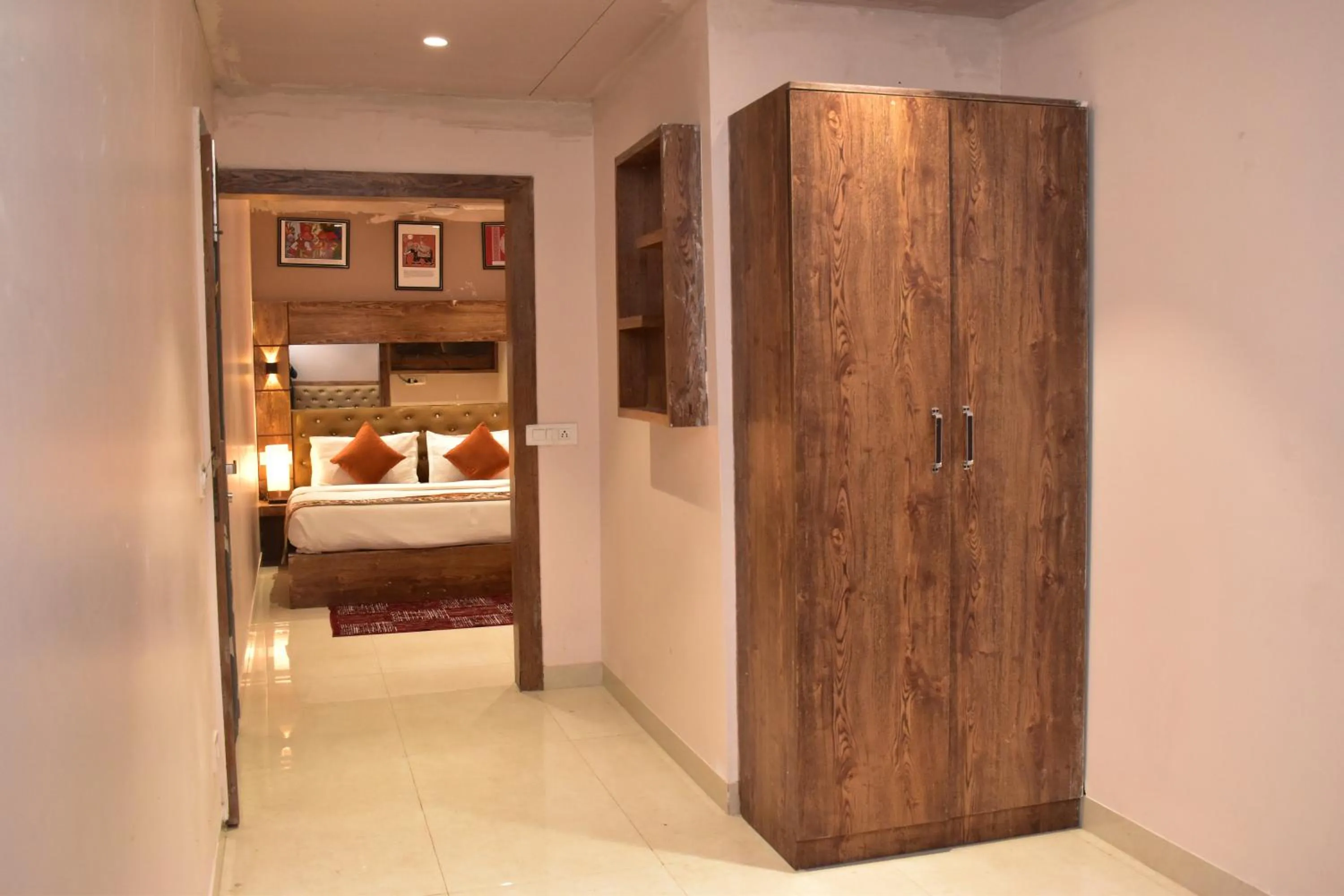 Photo of the whole room, Bed in Qotel Comfort Golden Saffron Punjabi Bagh New Delhi