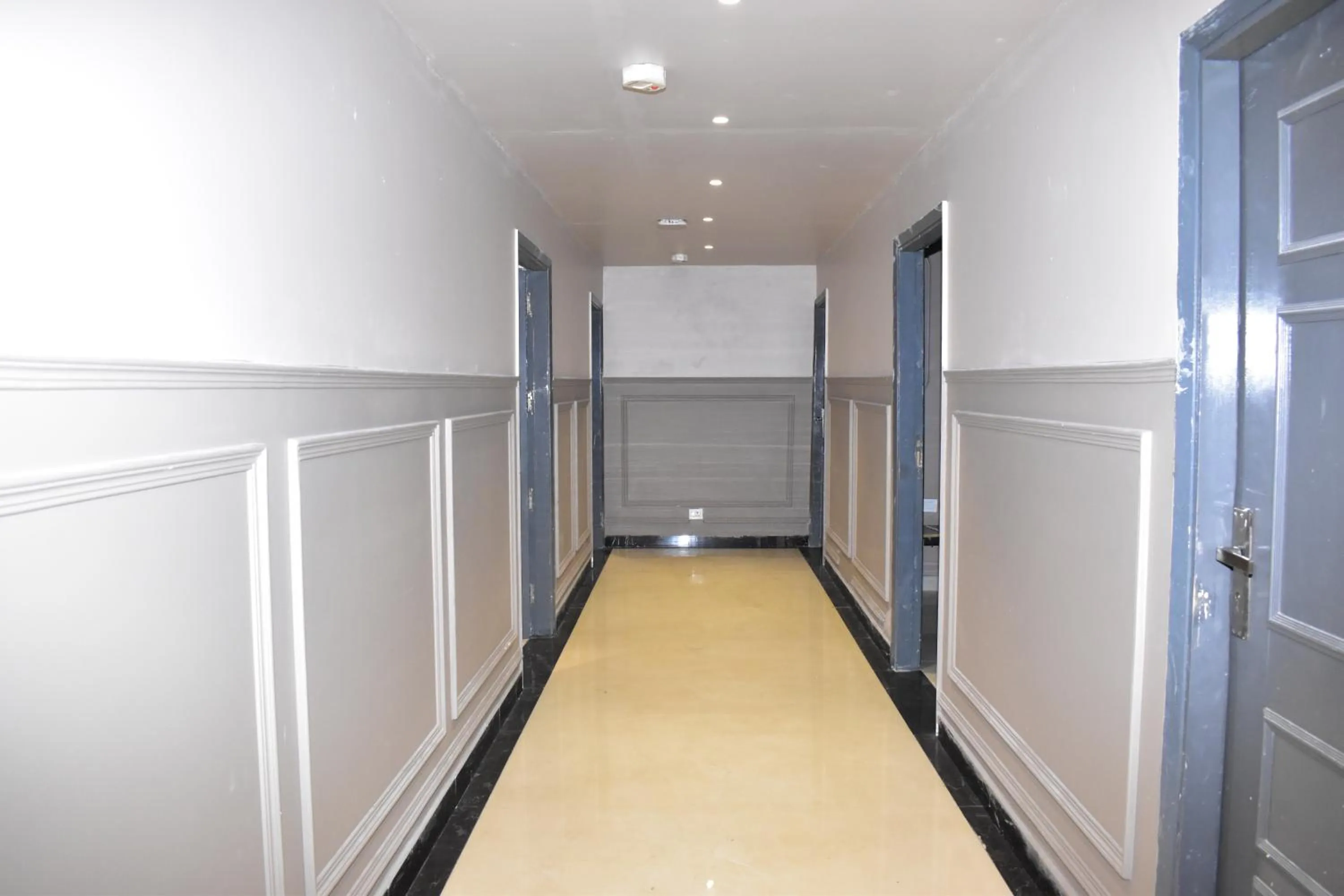 wardrobe in Qotel Comfort Golden Saffron Punjabi Bagh New Delhi