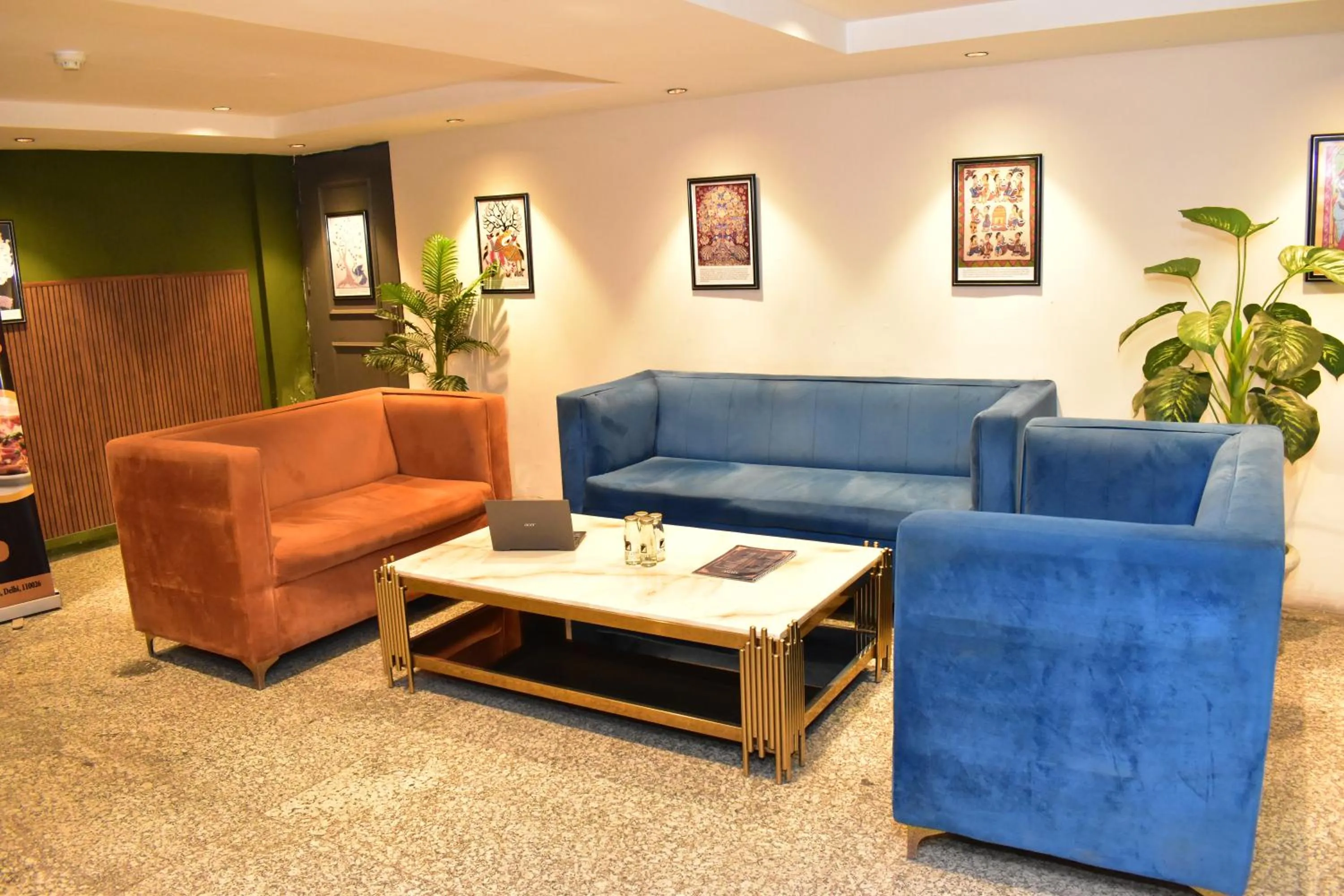 Seating area in Qotel Comfort Golden Saffron Punjabi Bagh New Delhi