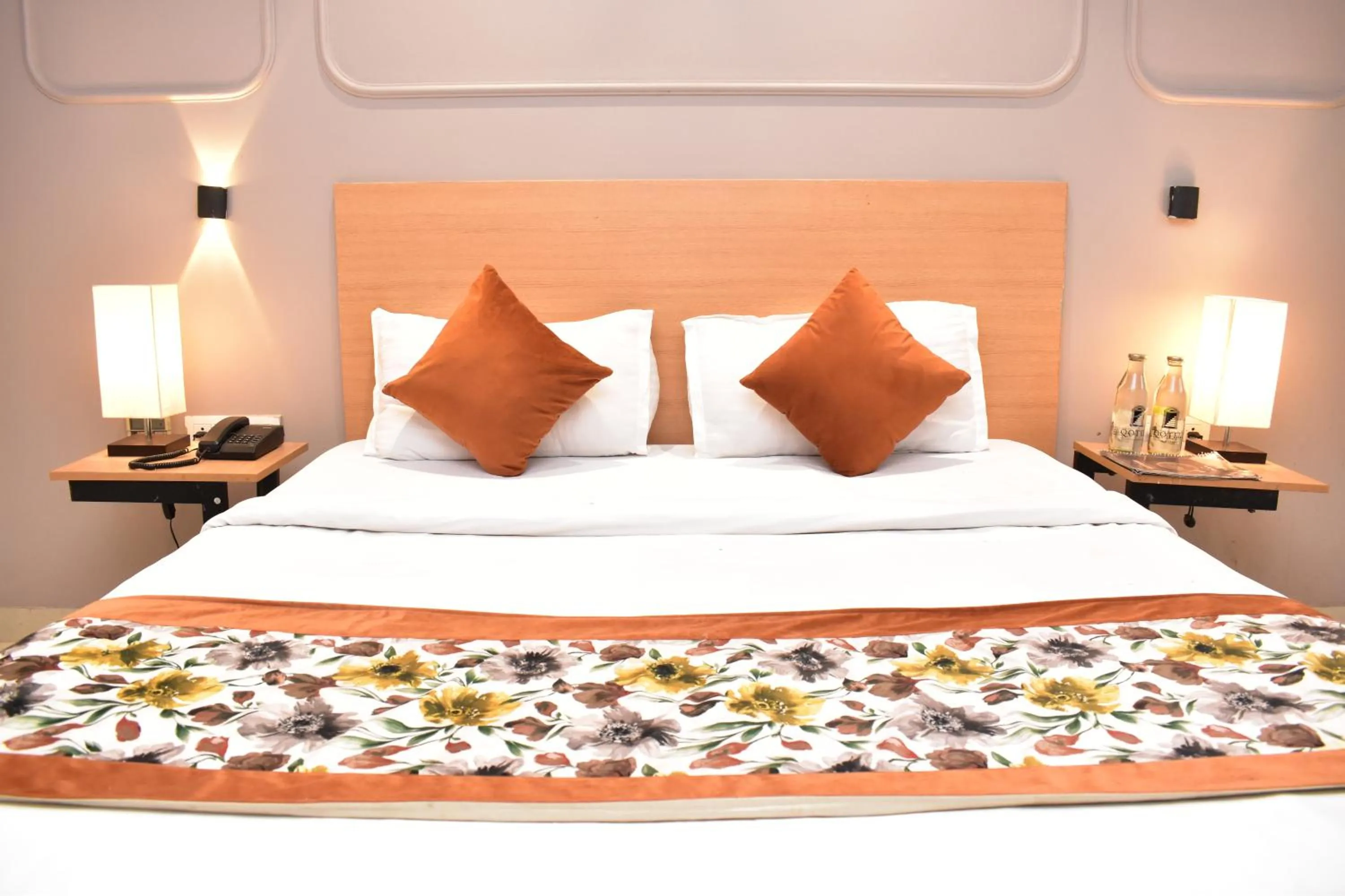 Bed in Qotel Comfort Golden Saffron Punjabi Bagh New Delhi