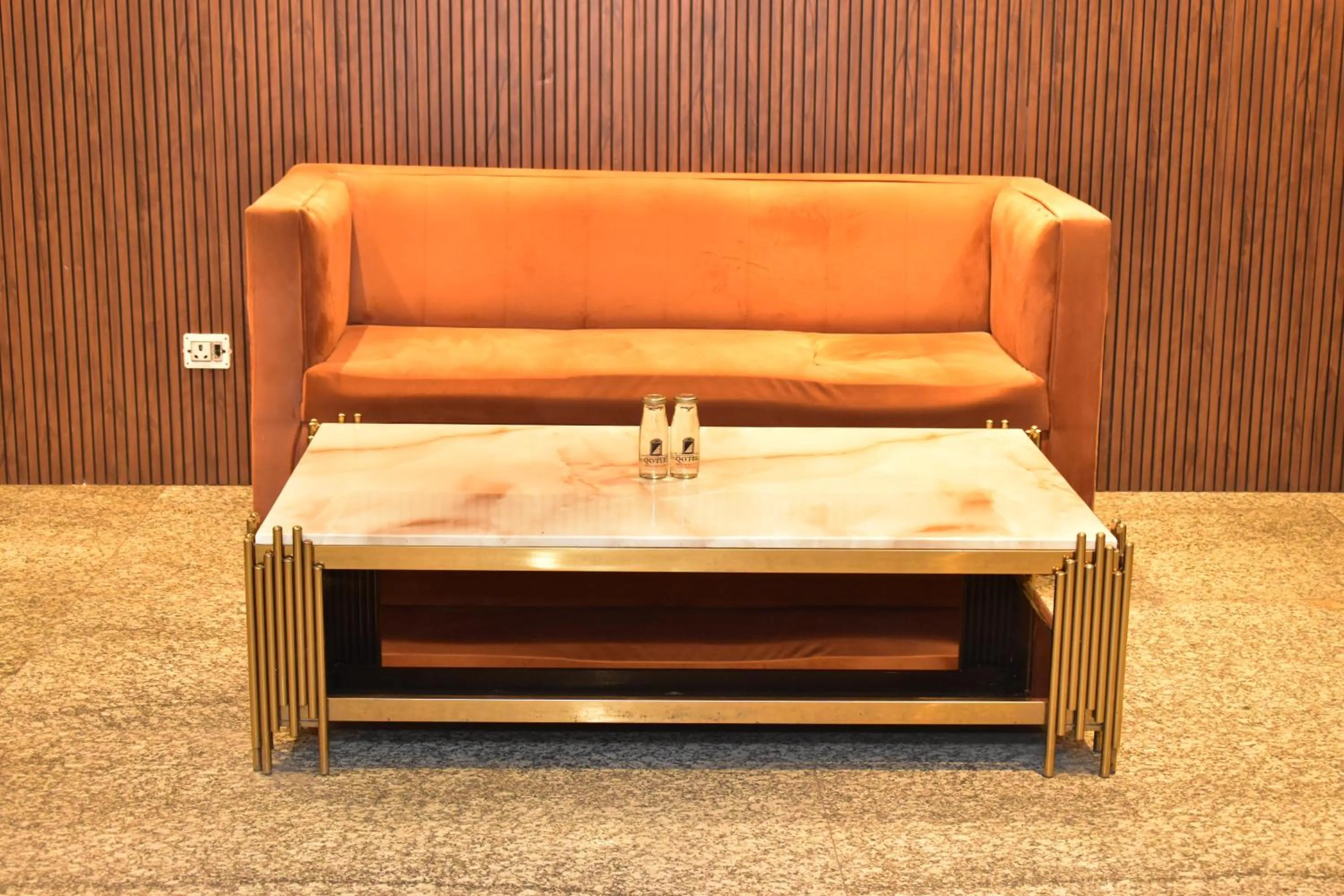 Living room in Qotel Comfort Golden Saffron Punjabi Bagh New Delhi