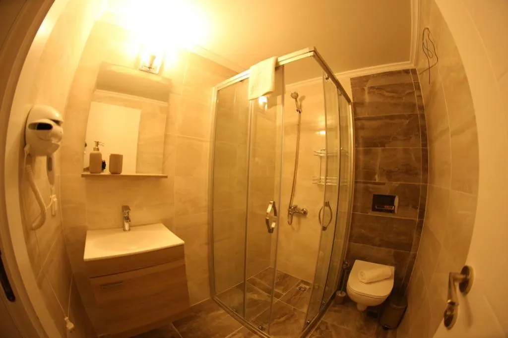 Shower in Yücemek Apart