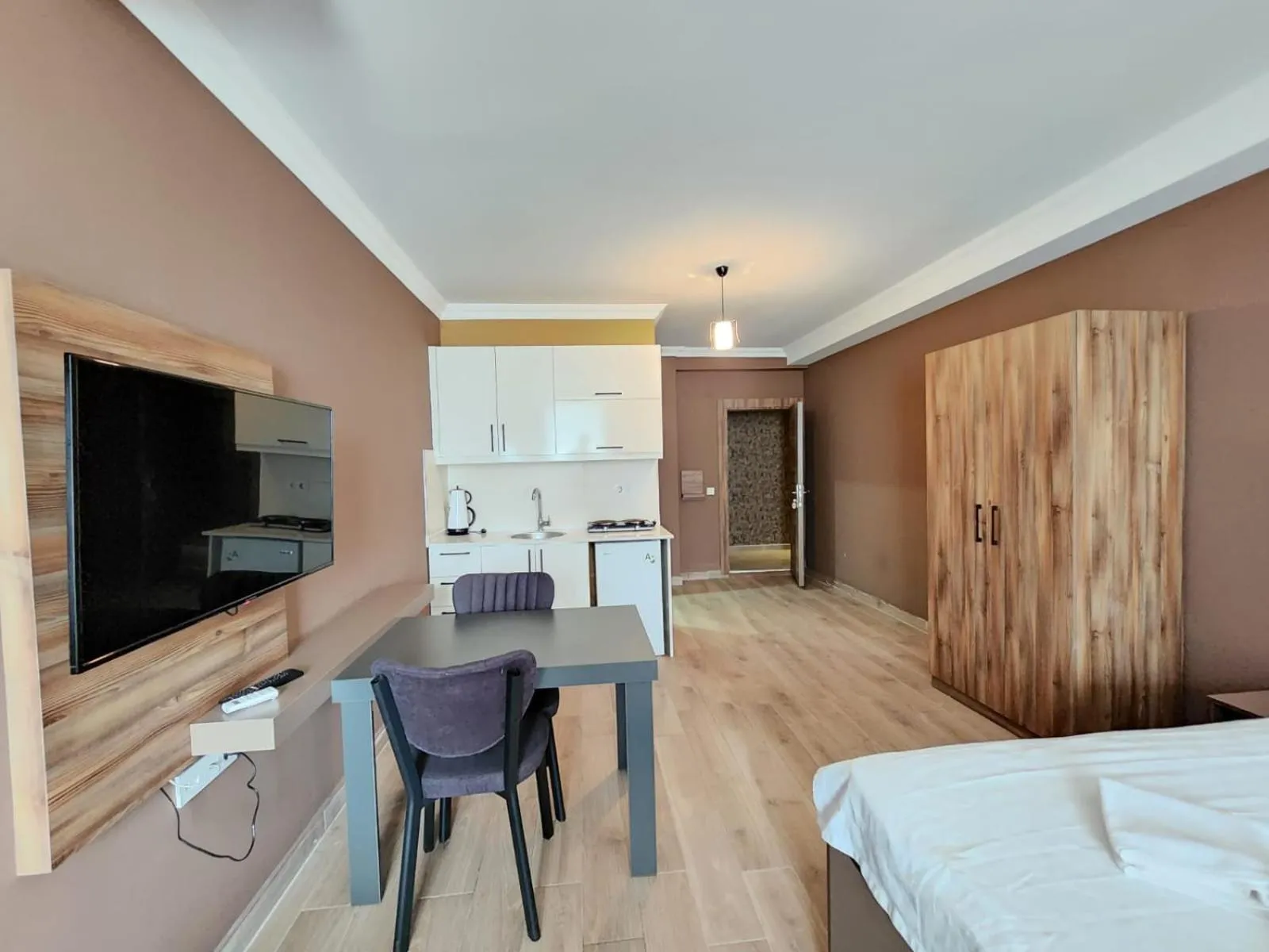 Communal lounge/ TV room, Bed in Yücemek Apart