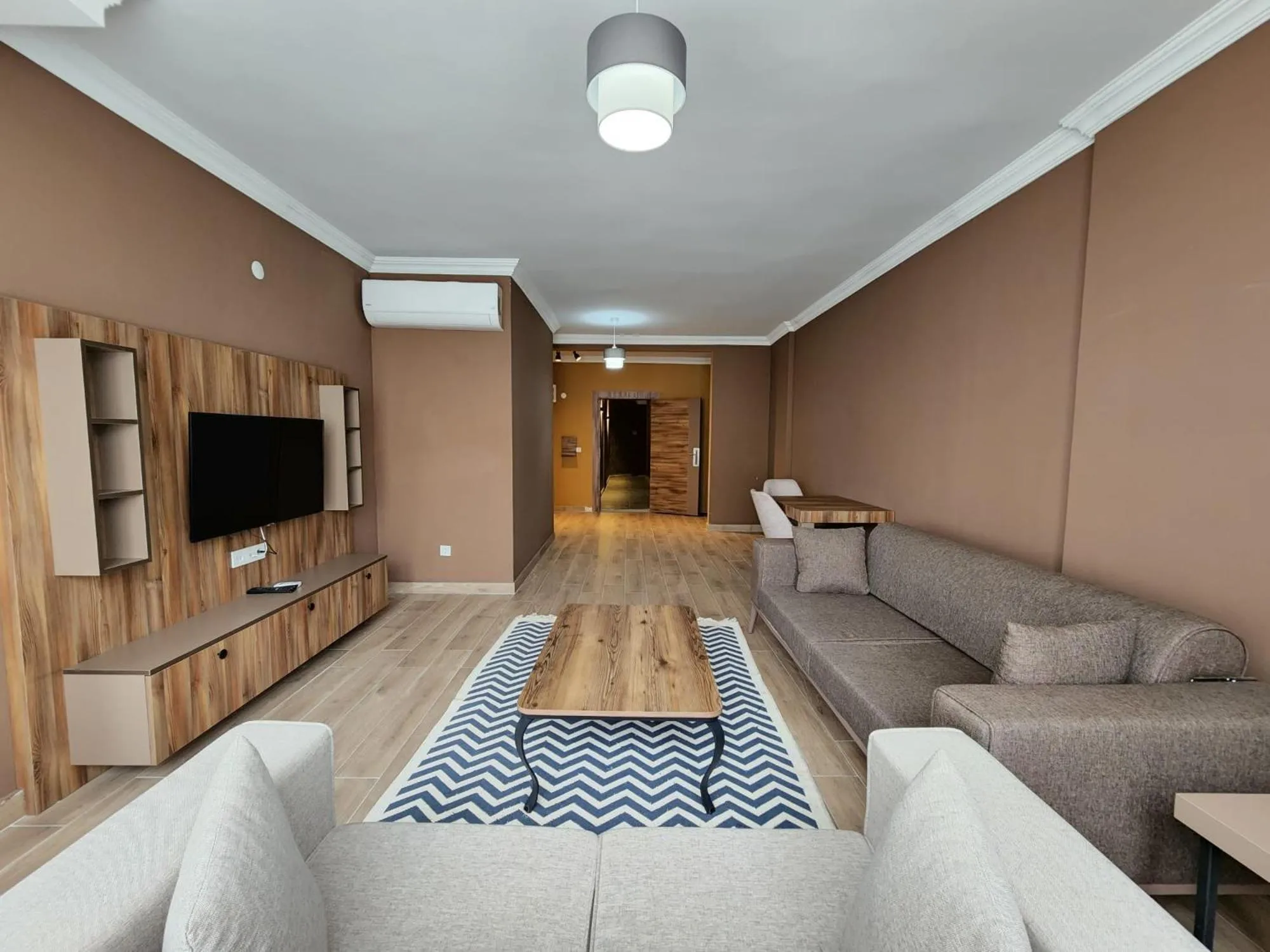 Communal lounge/ TV room in Yücemek Apart