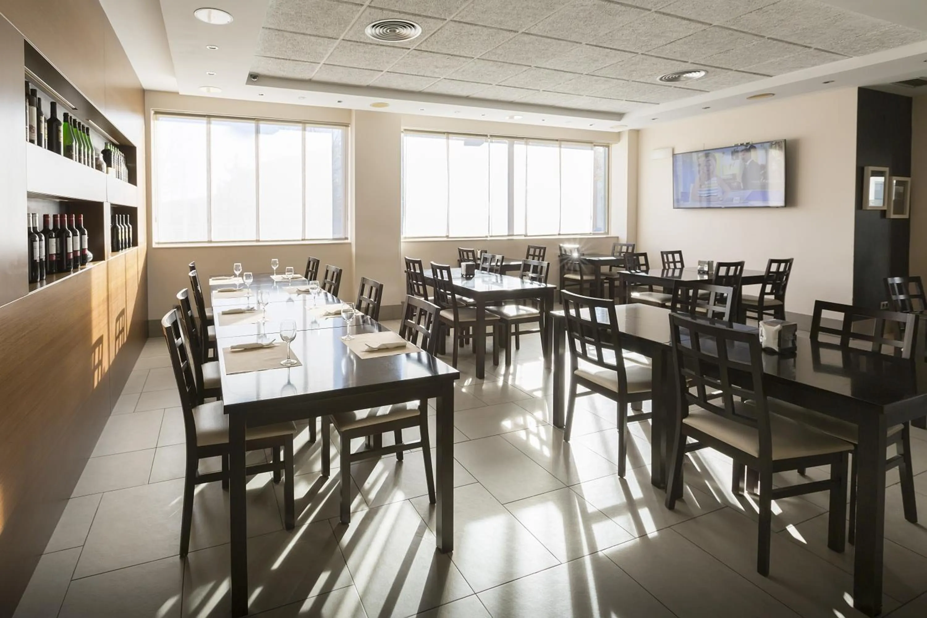 Restaurant/places to eat in Hotel Plazaola