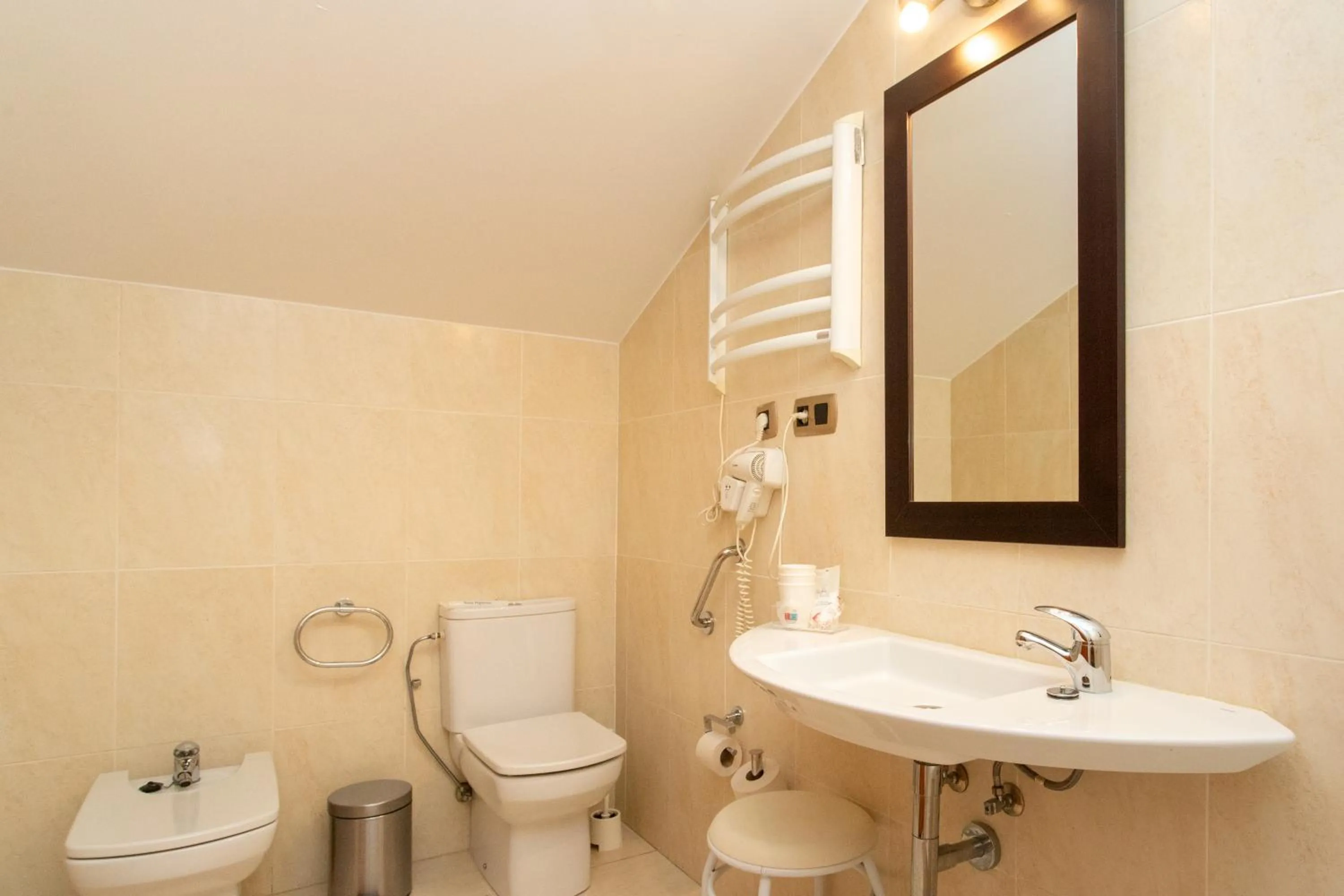 Bathroom in Hotel Bufon de Arenillas