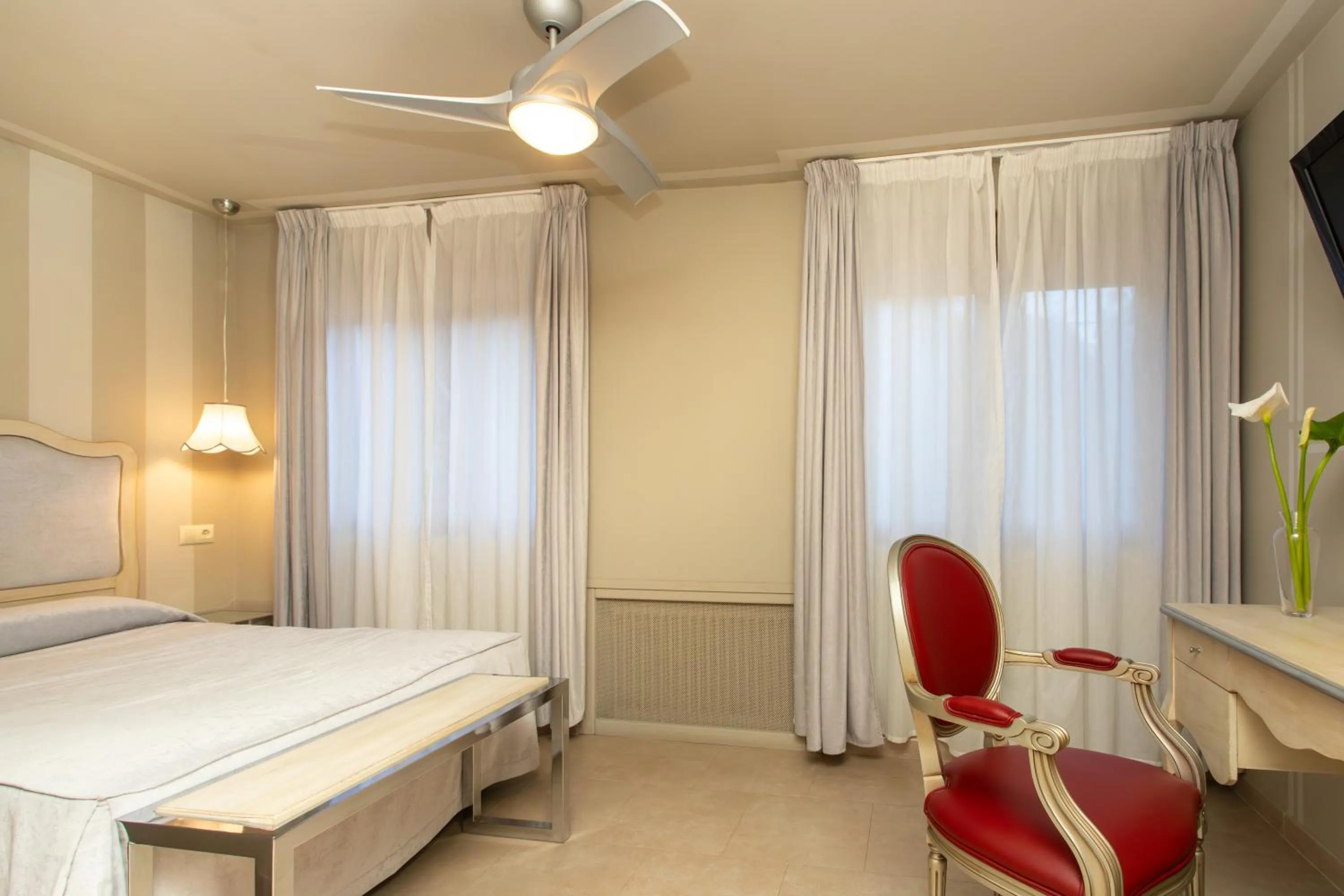 fireplace in Hotel Bufon de Arenillas