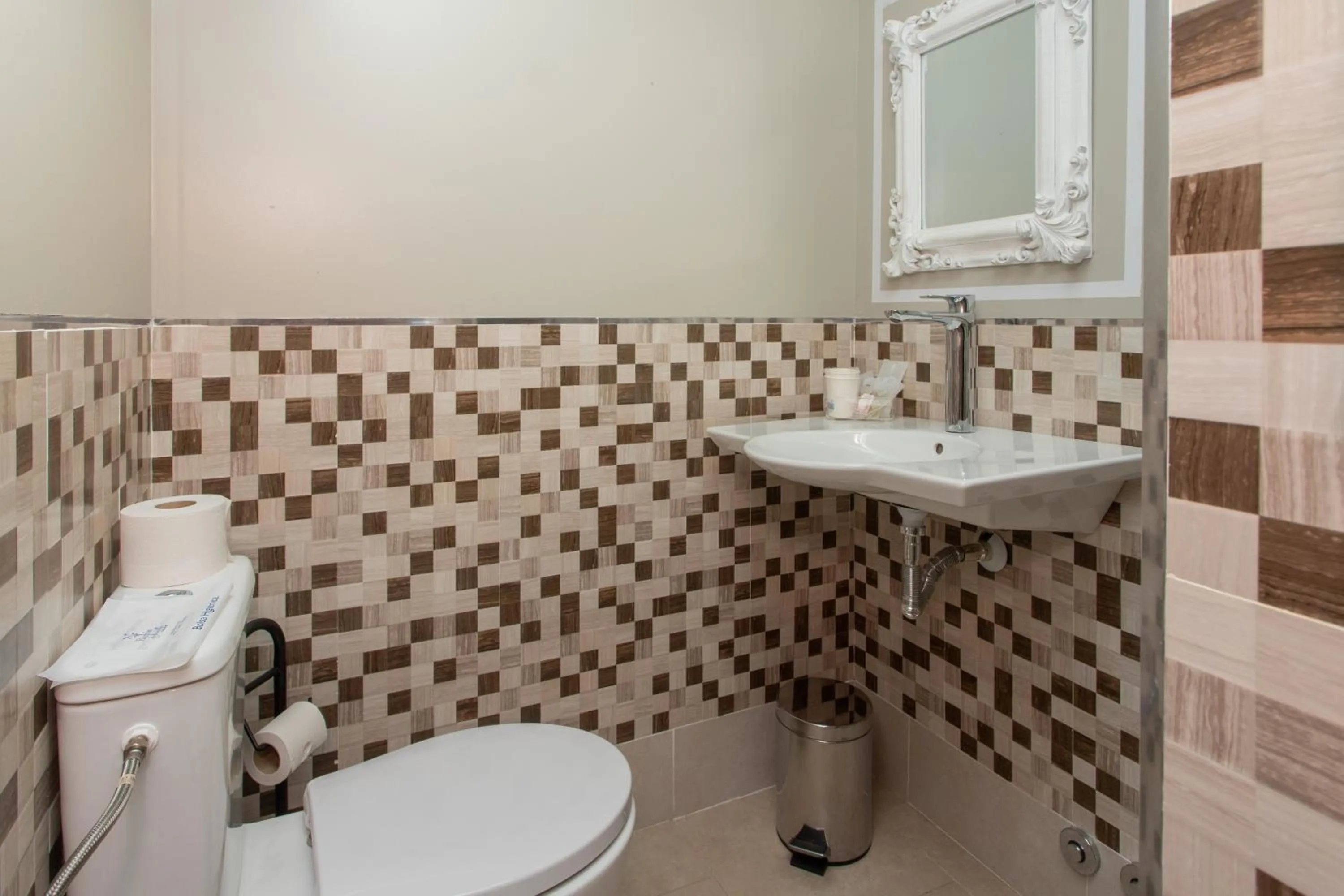 Shower in Hotel Bufon de Arenillas