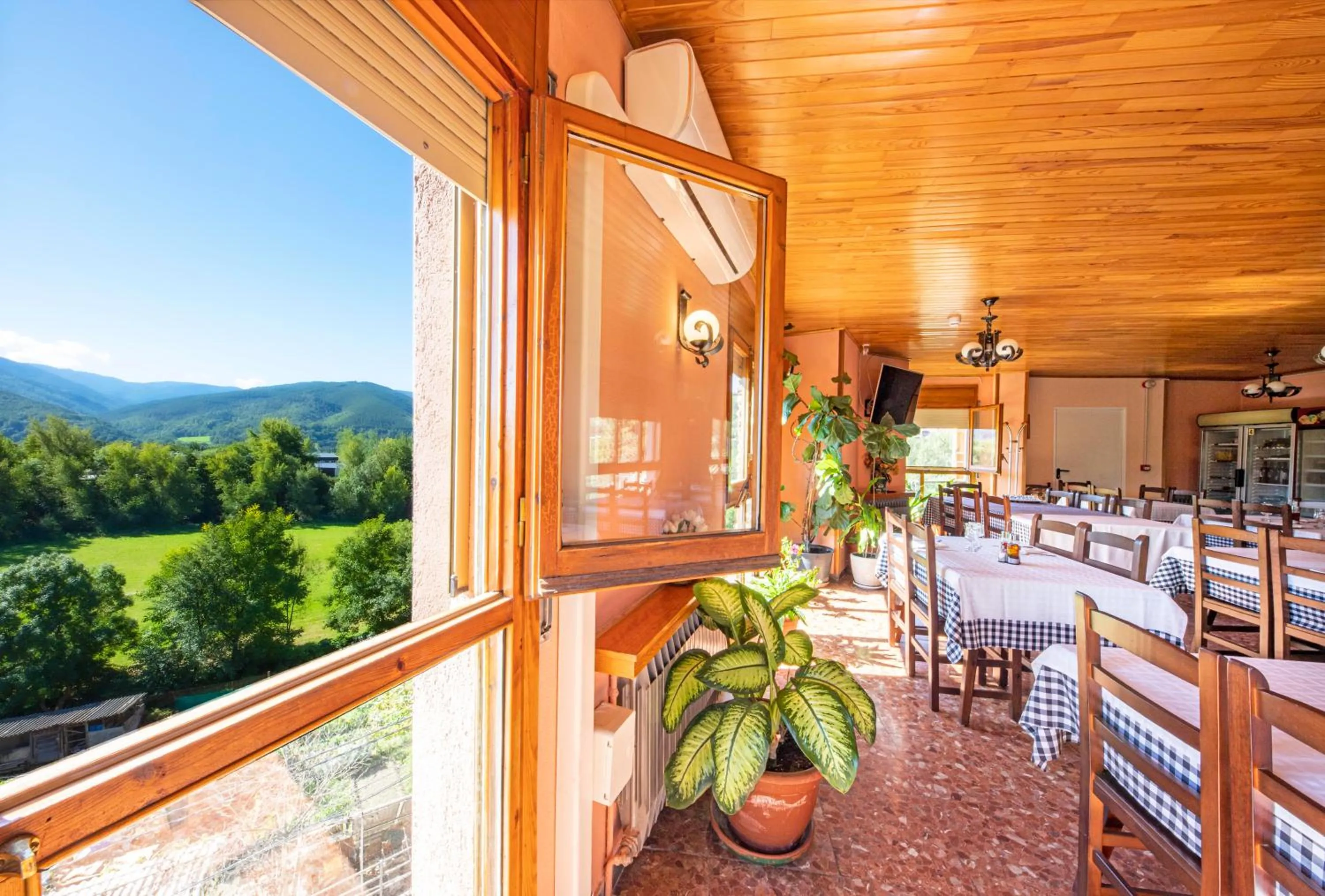 Restaurant/places to eat in Hotel Restaurante La Glorieta