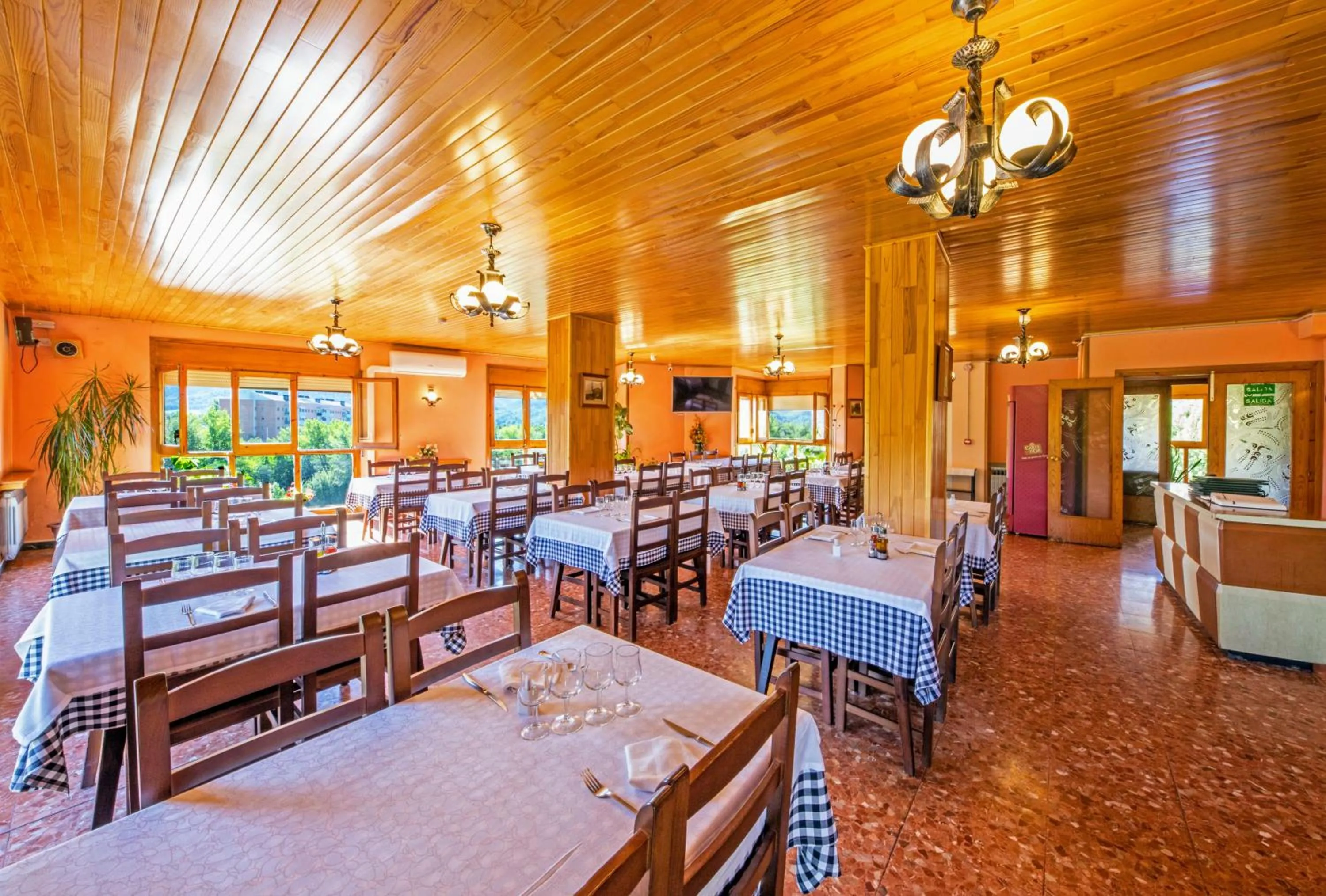 Restaurant/places to eat in Hotel Restaurante La Glorieta