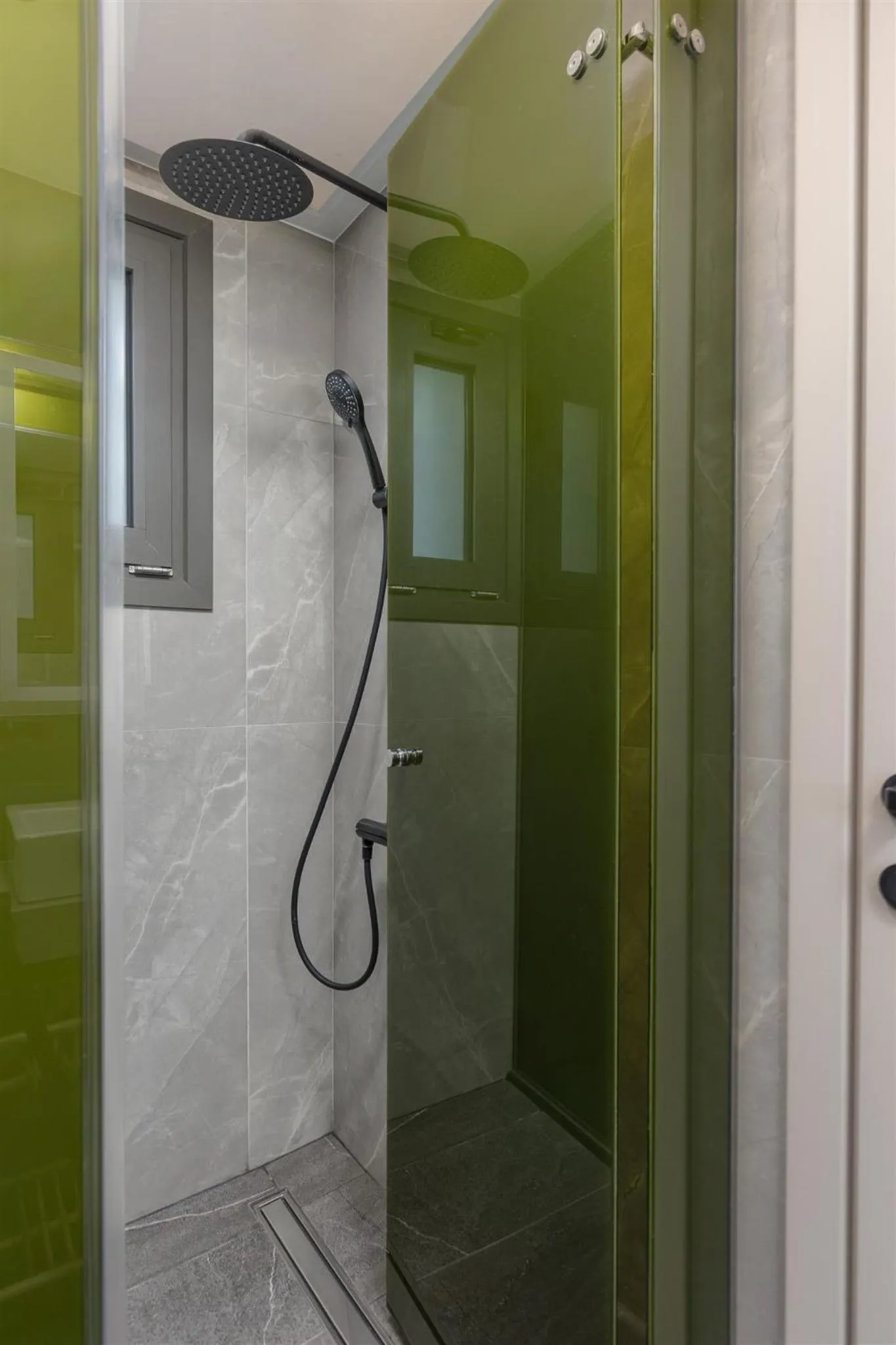 Shower in Anvy Stylish Suites Ioannina