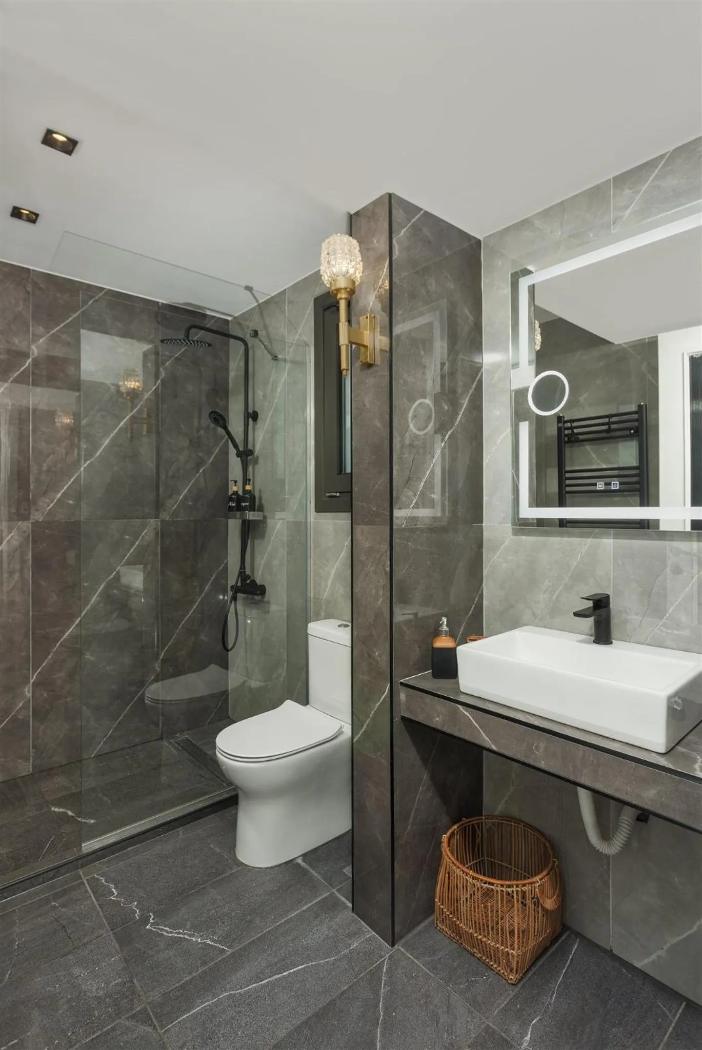 Shower in Anvy Stylish Suites Ioannina