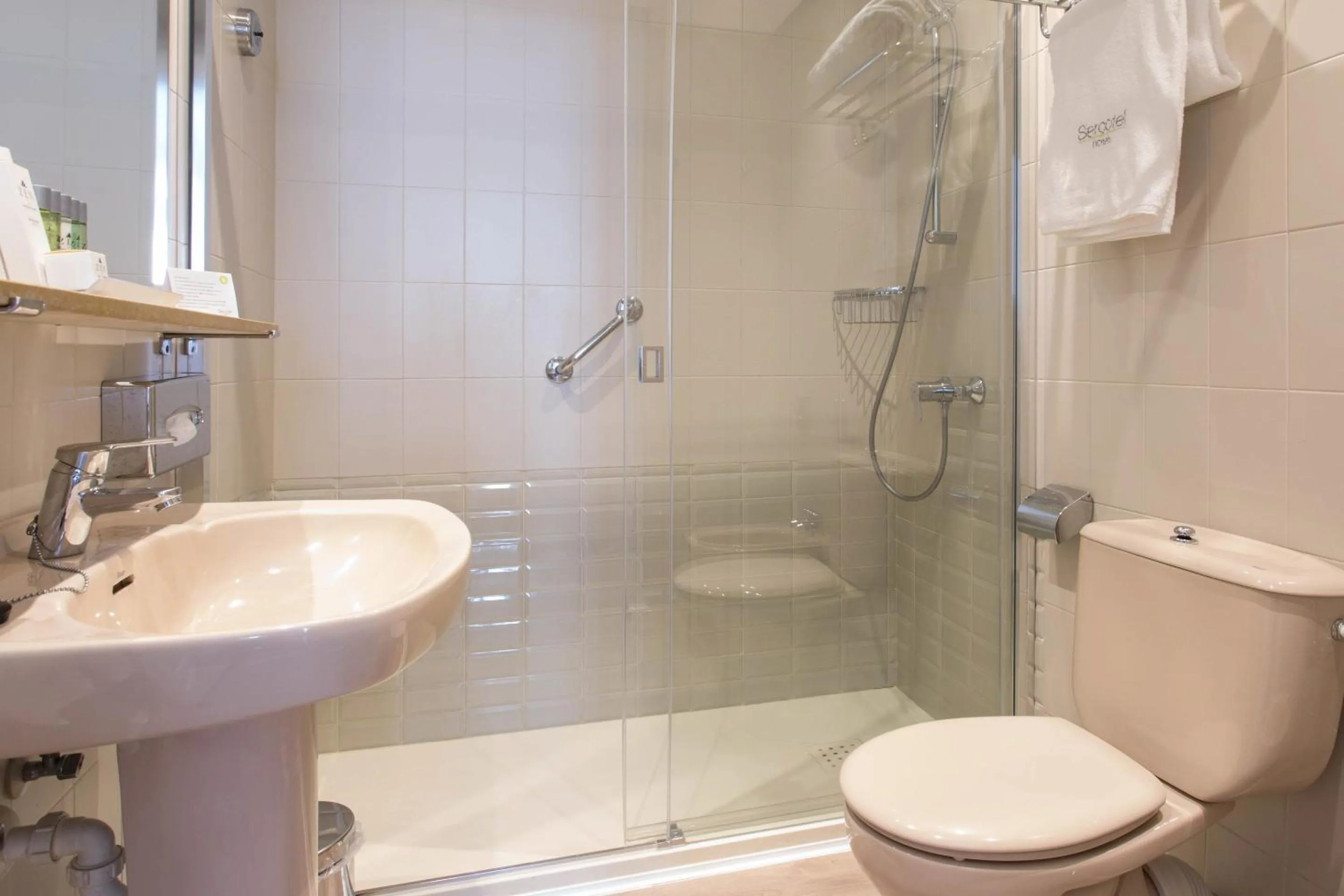 Bathroom in Sercotel Hotel Europa