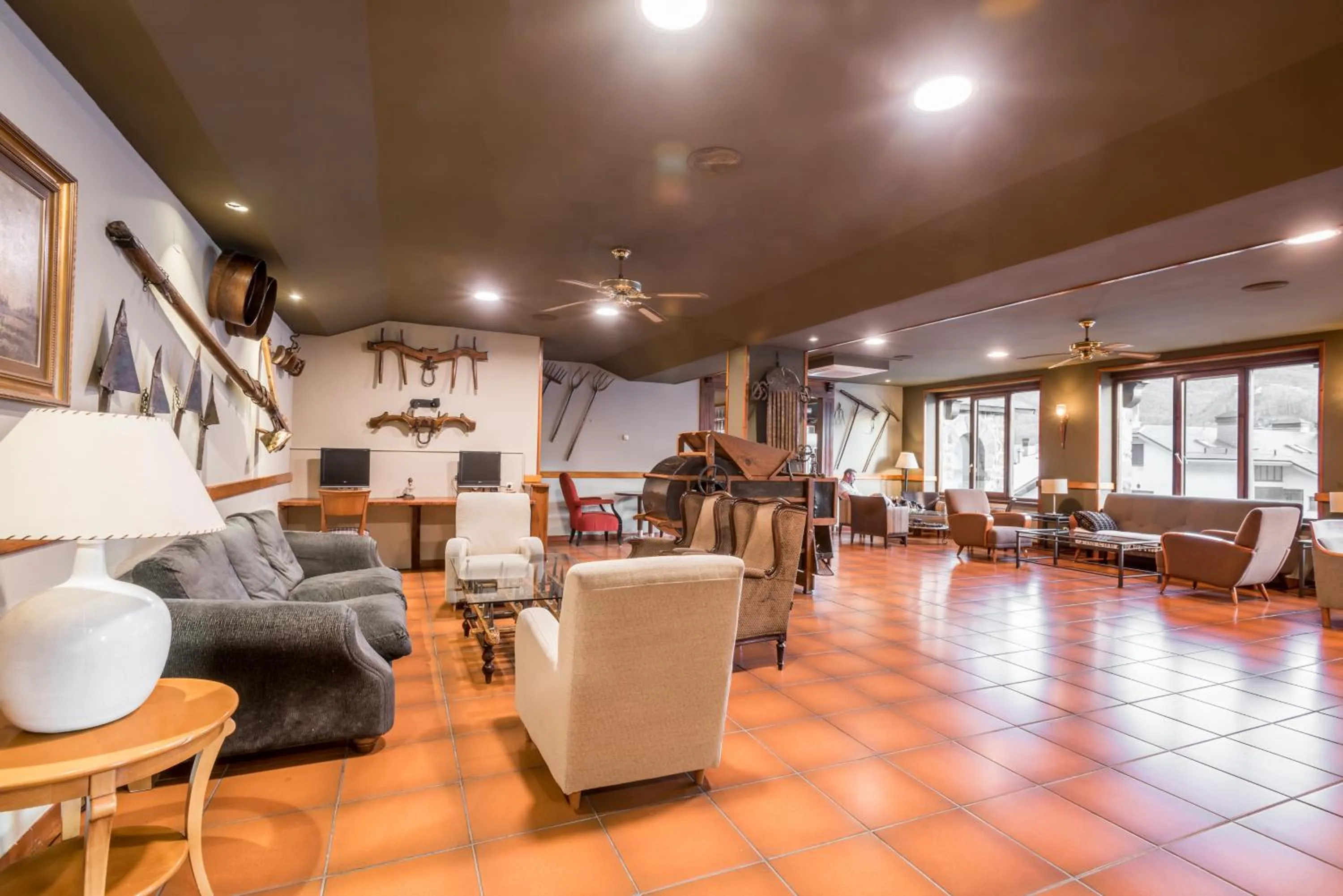 Communal lounge/ TV room in SNÖ Villa de Sallent 4