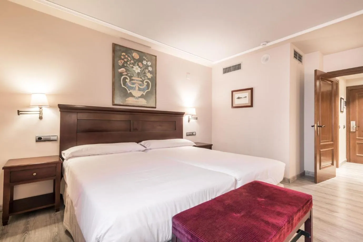 Photo of the whole room, Bed in SNÖ Villa de Sallent 4